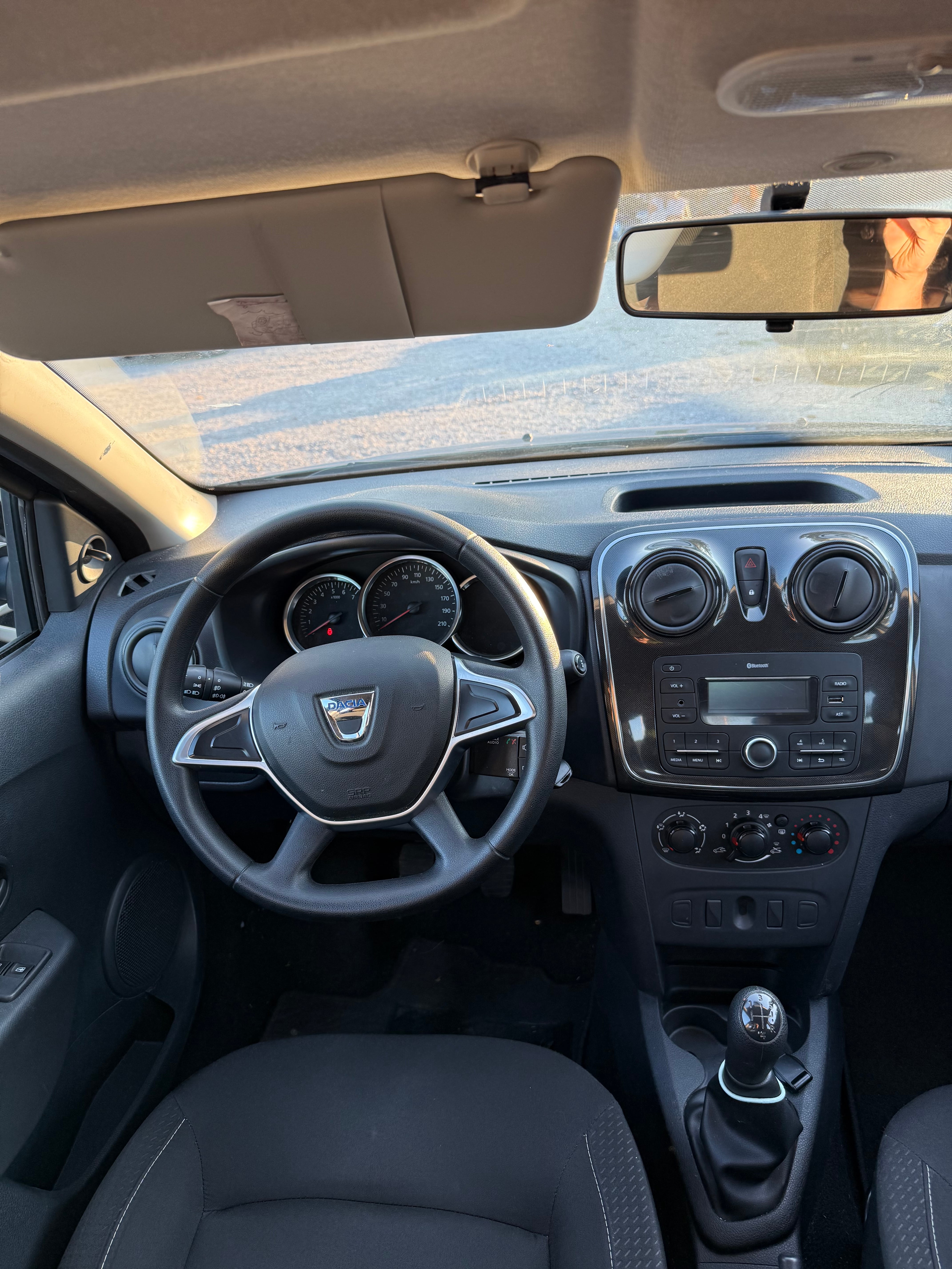 Dacia Sandero avec Autoradio