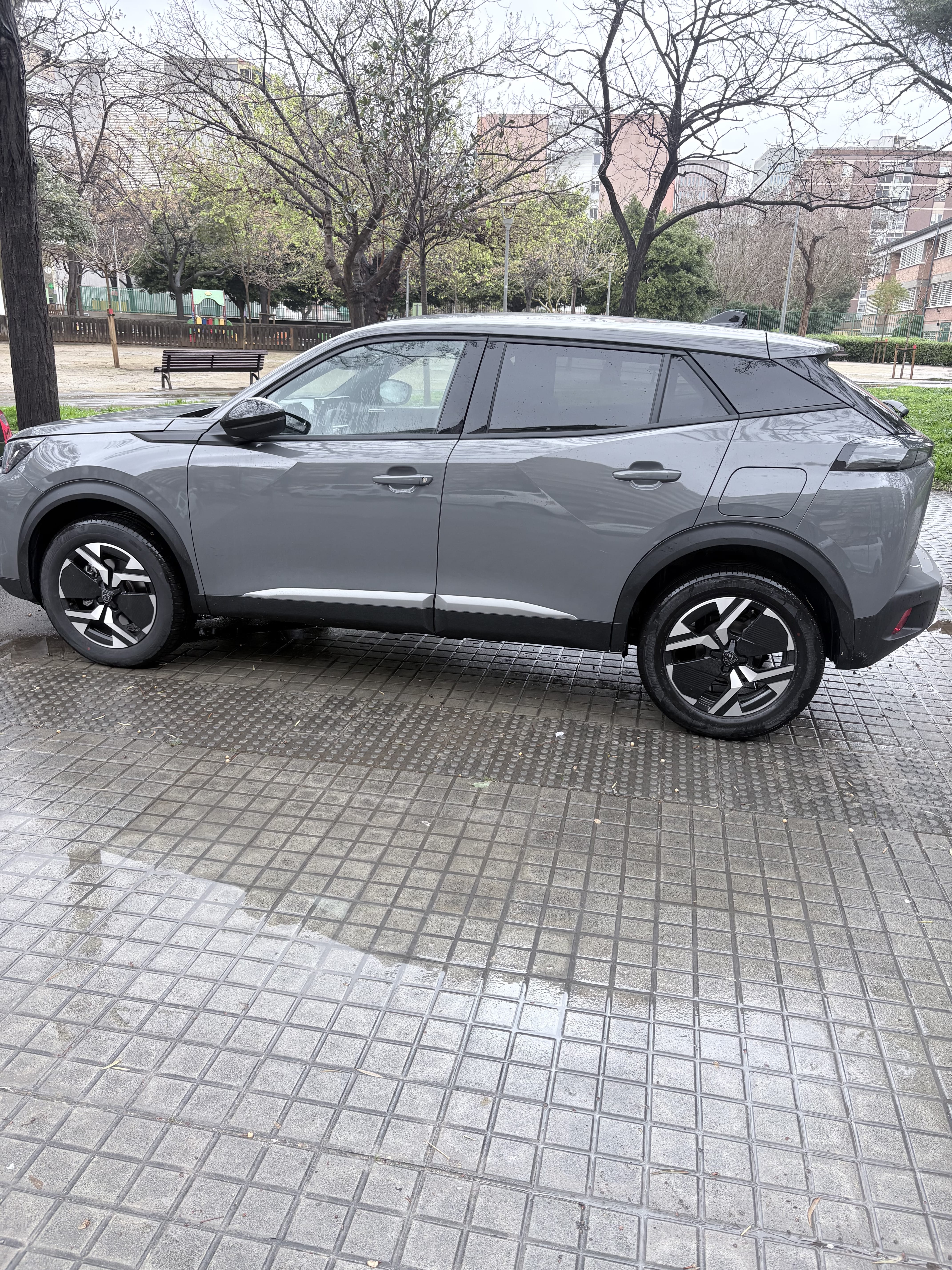 Peugeot 2008 Híbrido/gasolina, 2026, Gasolina 95 / Electric (hybrid), automatic