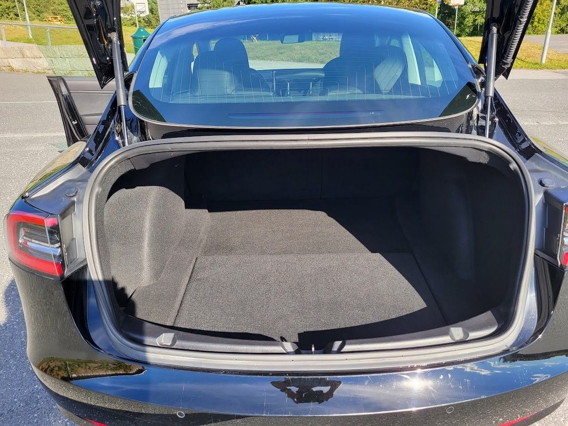 Tesla Model 3 med Cruisekontroll