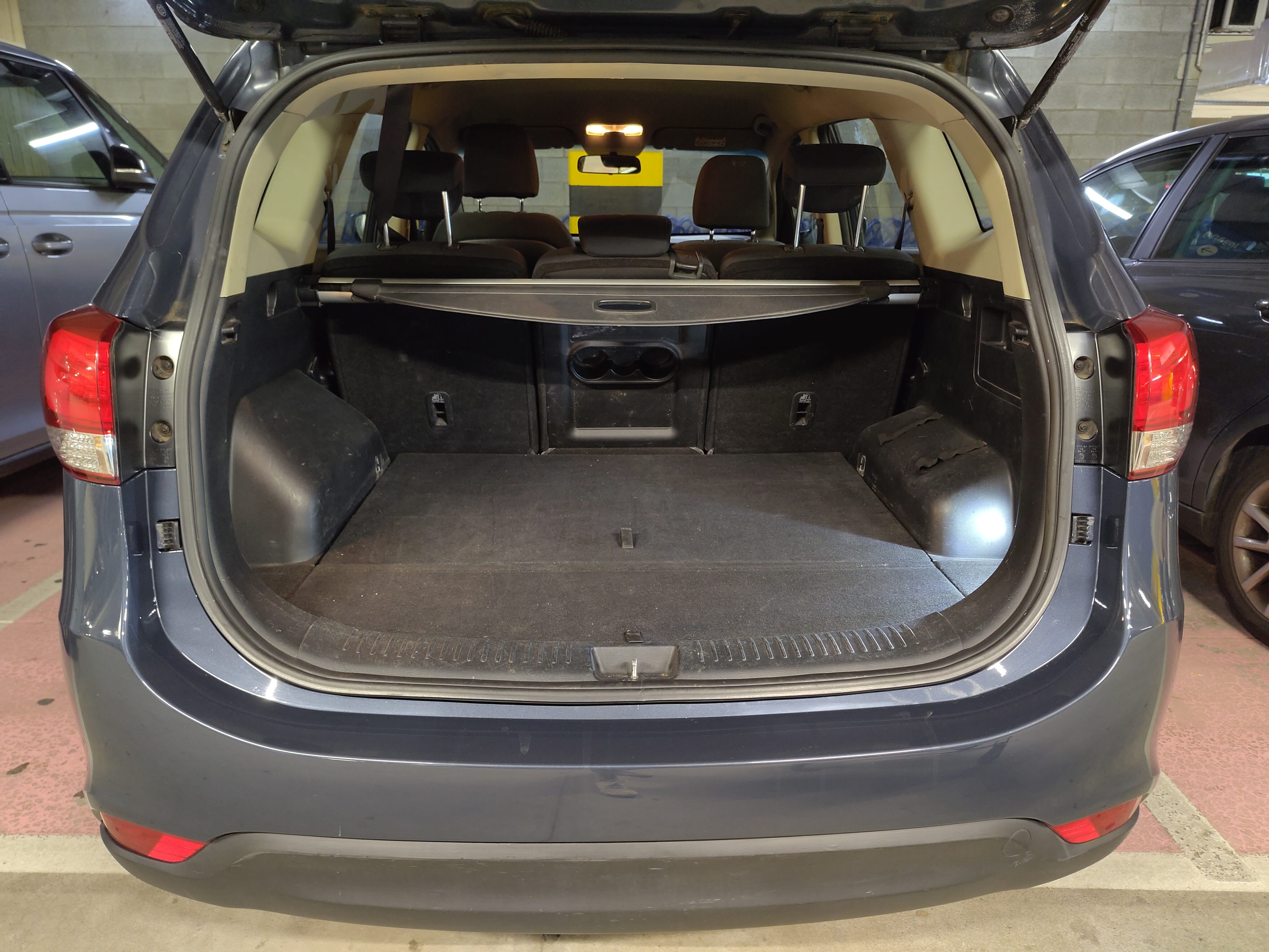 Kia Carens met Audio- / iPod-ingang