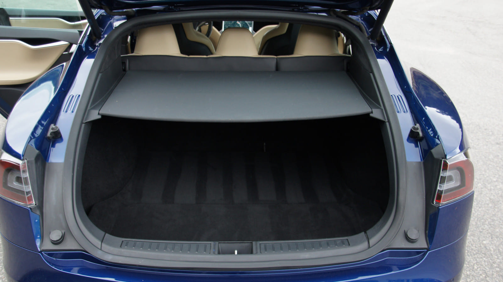 Tesla Model S 90D med Lydinngang