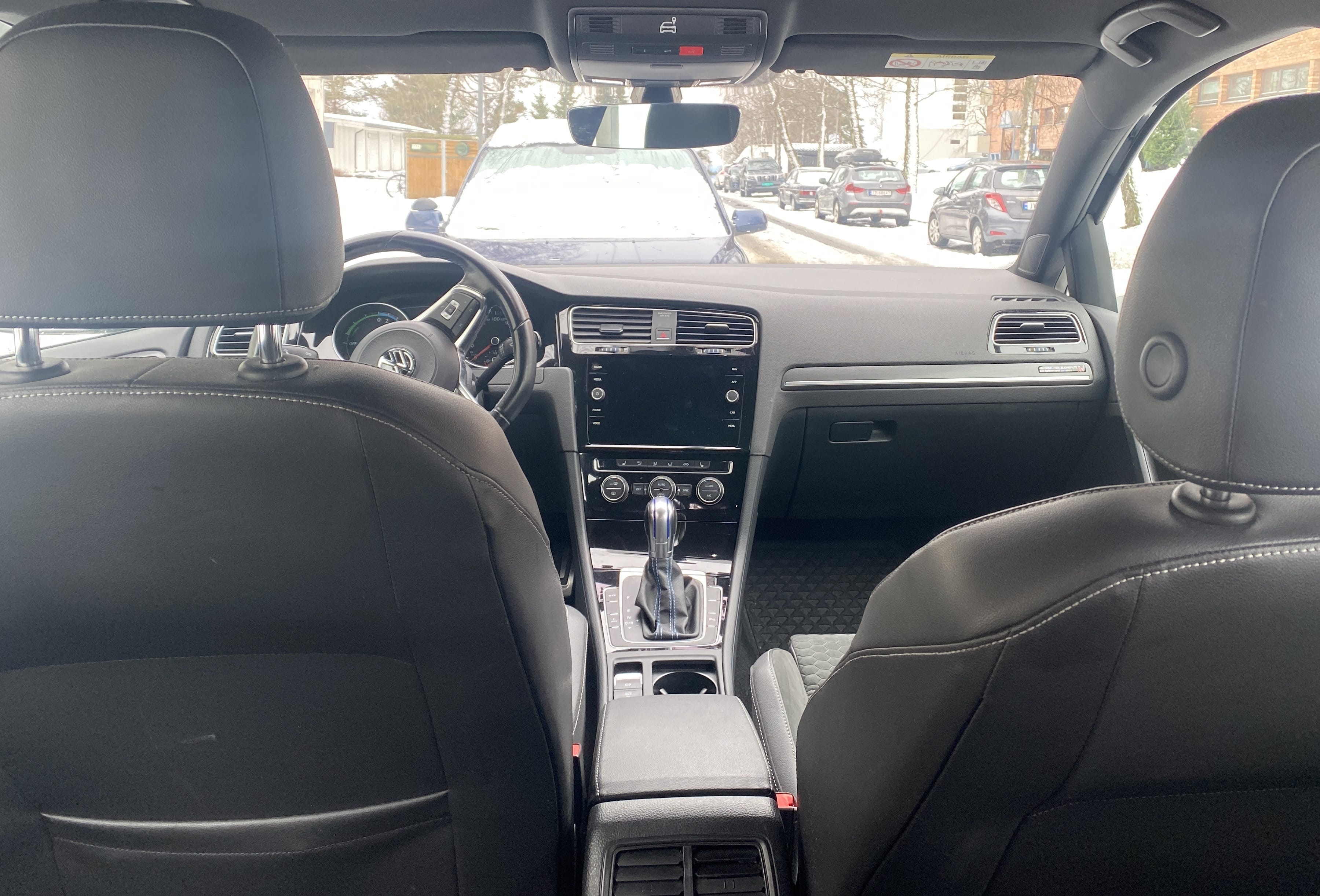 Volkswagen Golf GTE with Air conditioning