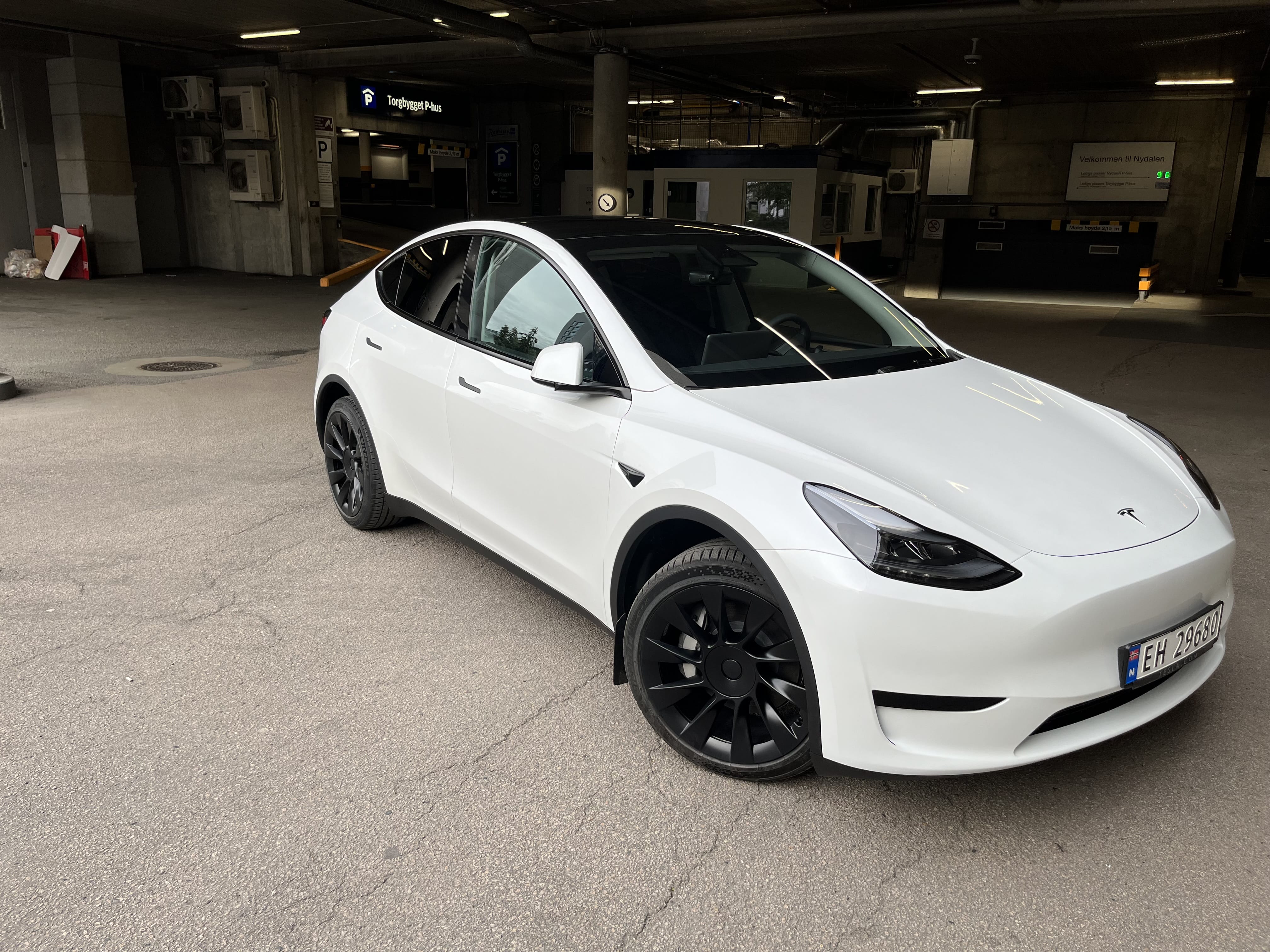 Tesla Model Y, 2023, Elektrisk, automatisk