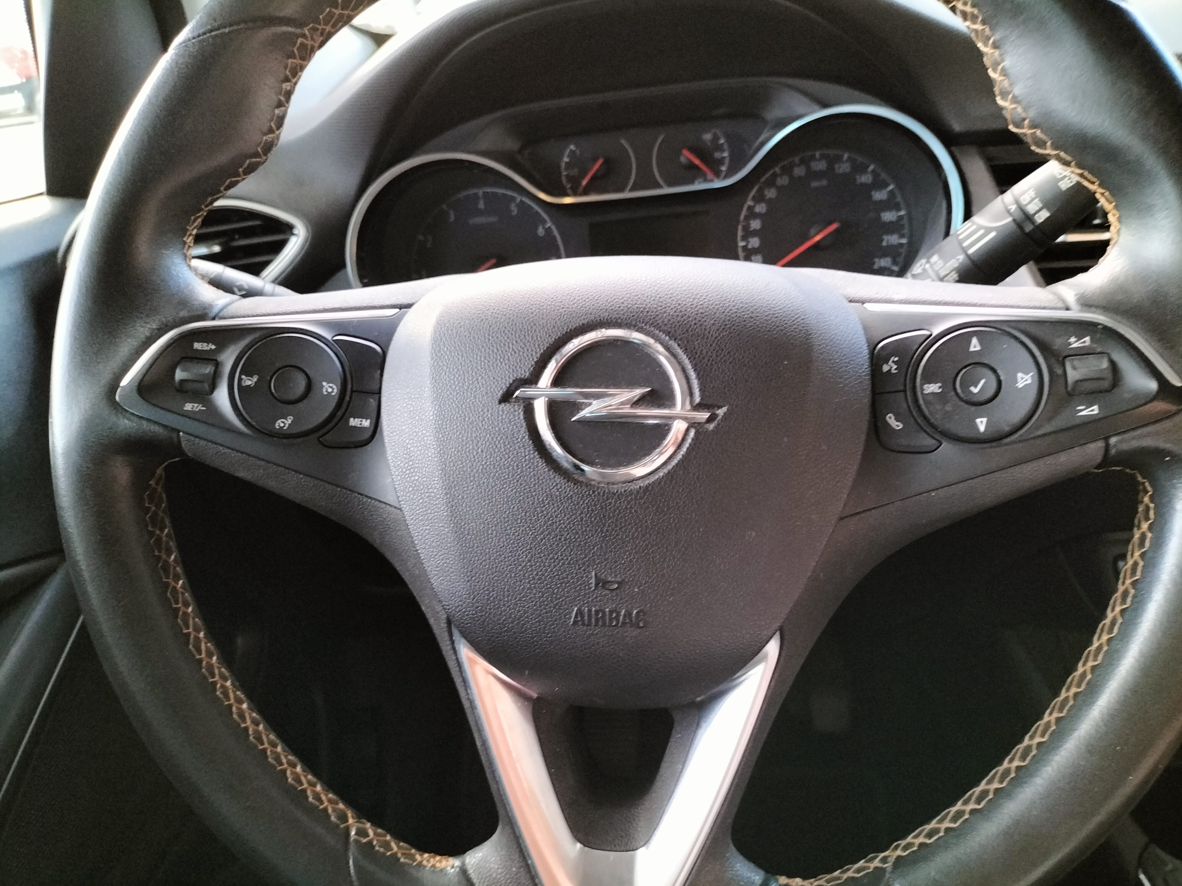 Opel Crossland 130 TURBO avec Siège bébé