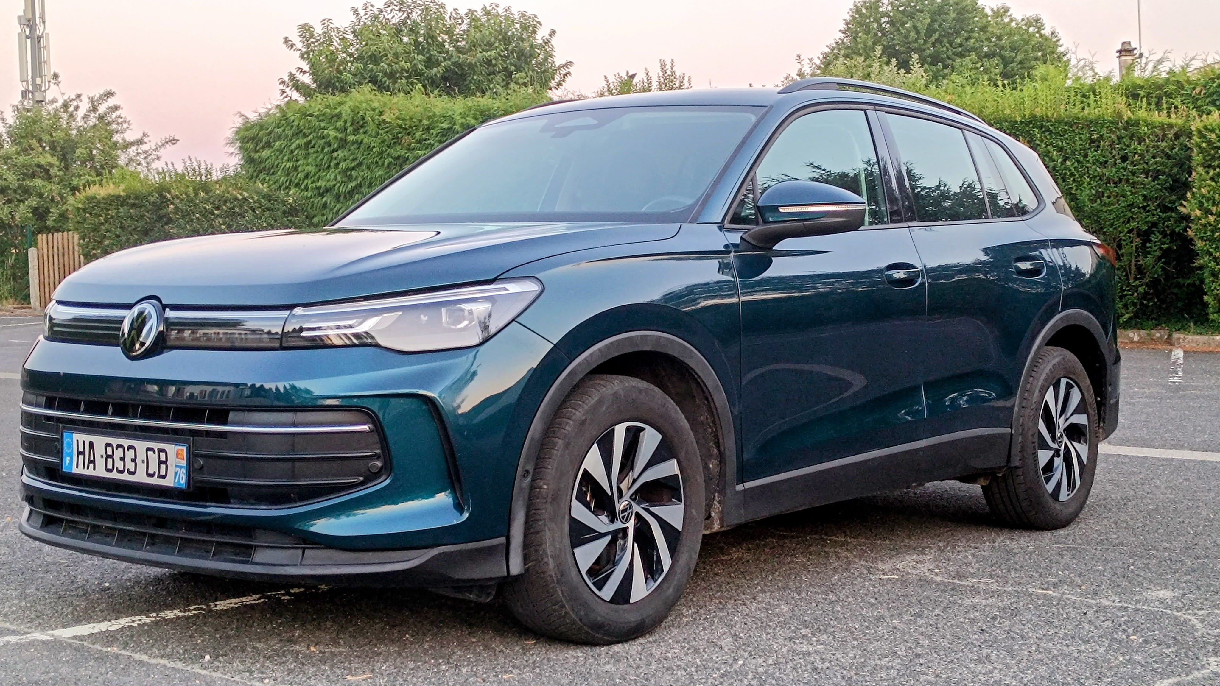 Volkswagen Tiguan, 2024, Essence 95 / Électrique (hybride), automatique