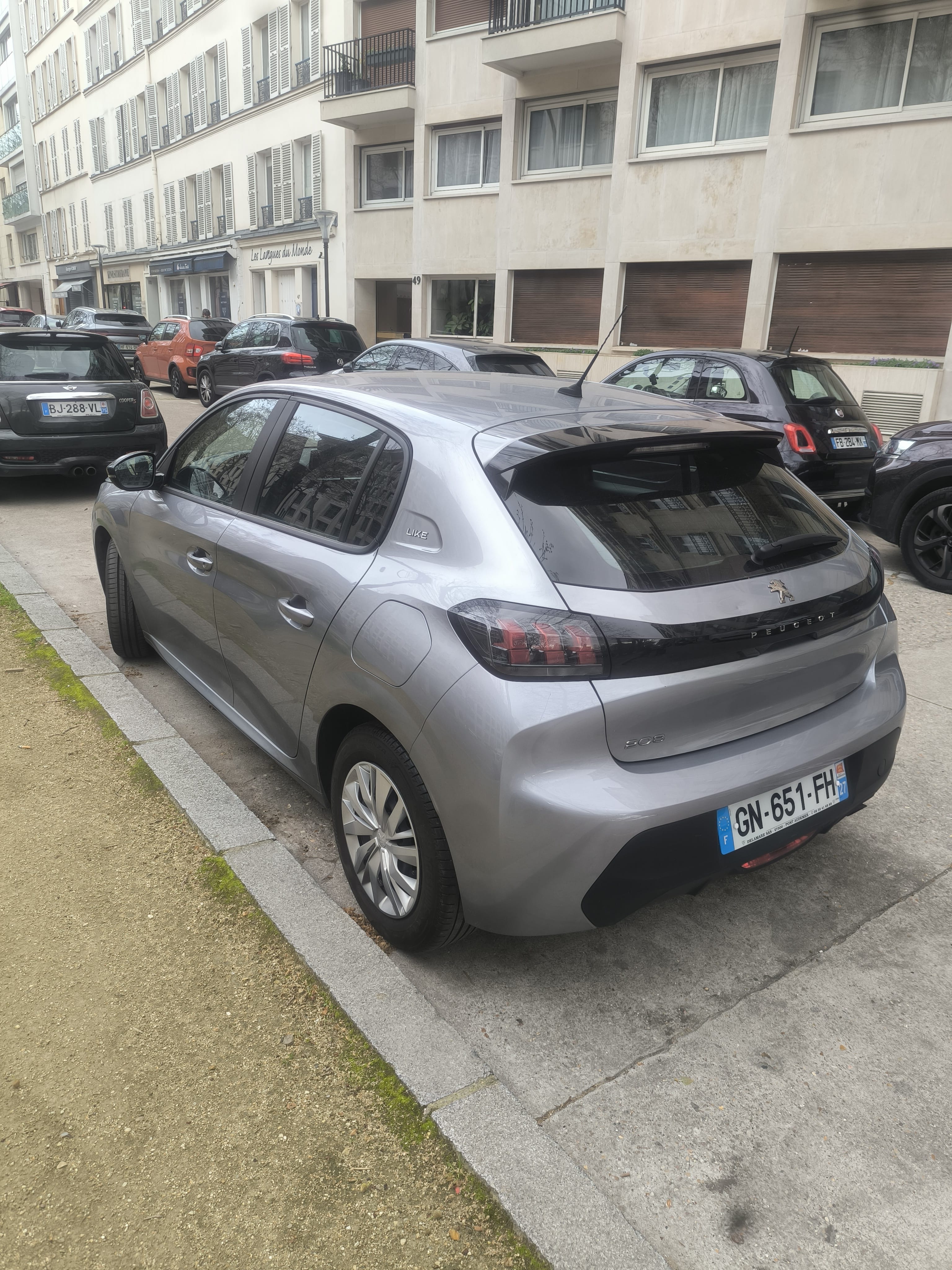 Peugeot 208 avec GPS