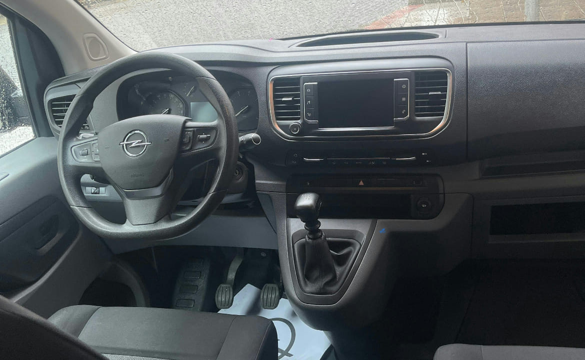 Opel Vivaro med Snøkjettinger