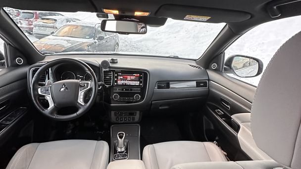 Mitsubishi Outlander Hybrid med Bluetooth audio