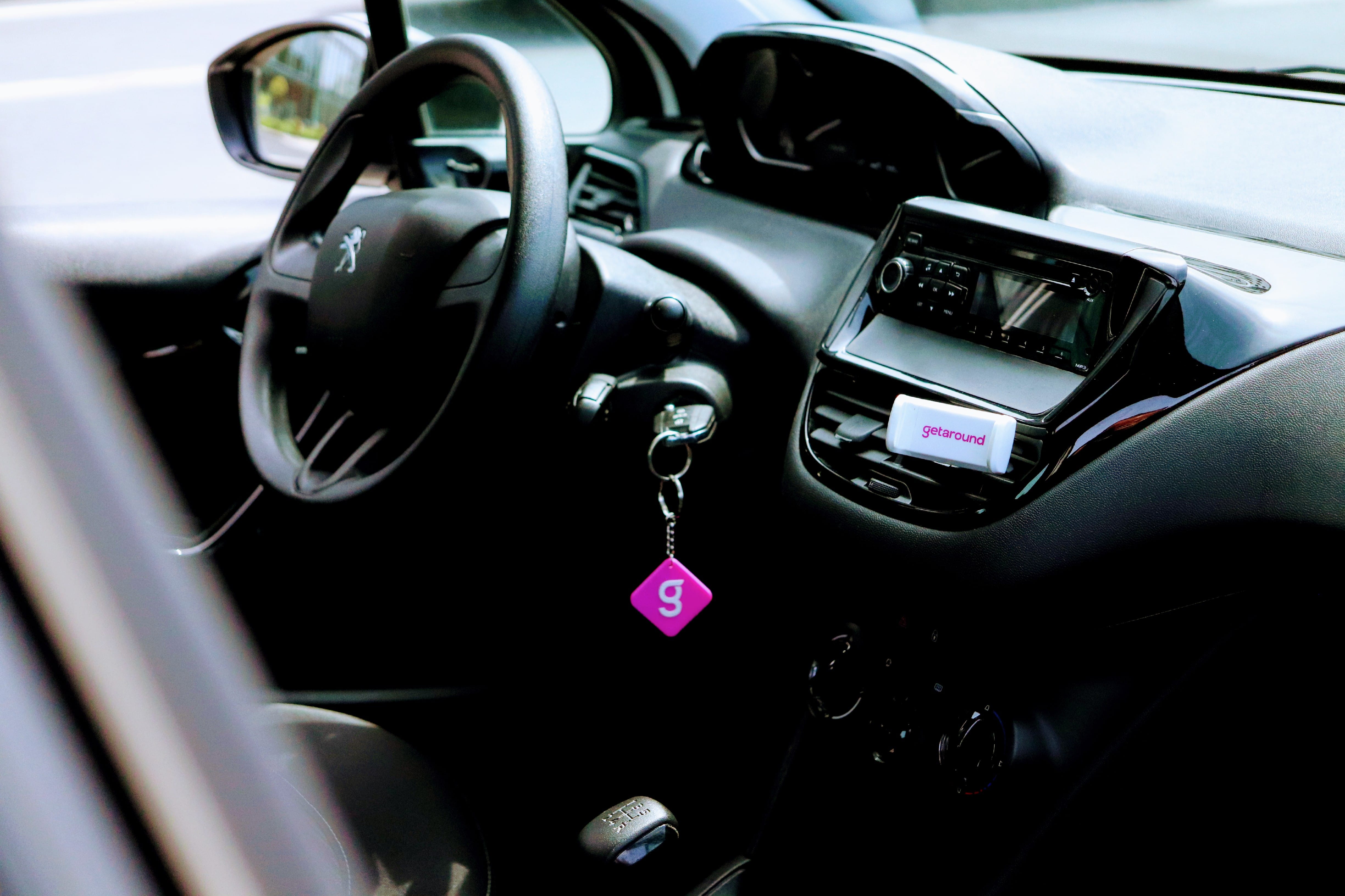 Peugeot 208 - Conflans Sainte Honorine avec Entrée audio / iPod