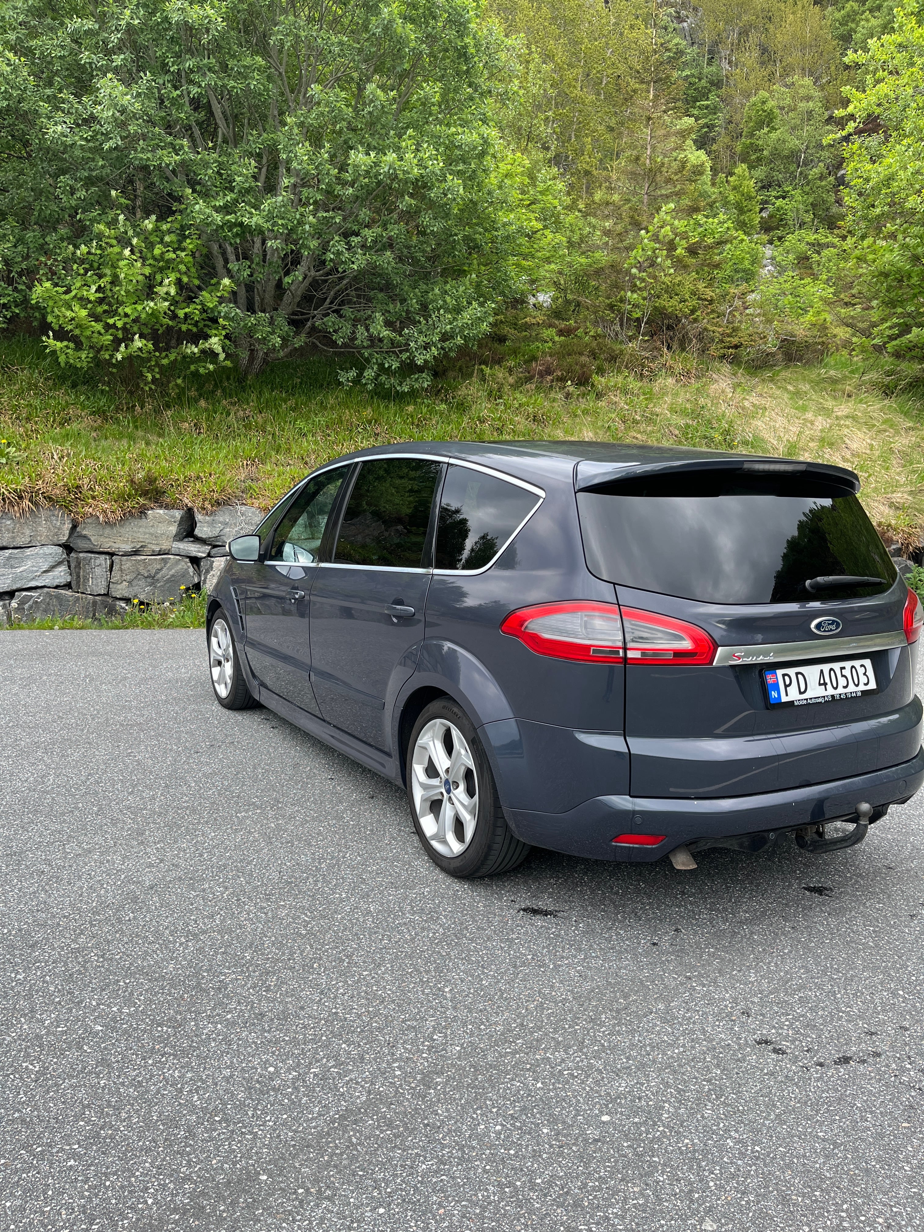 Ford S-Max with Cruise control
