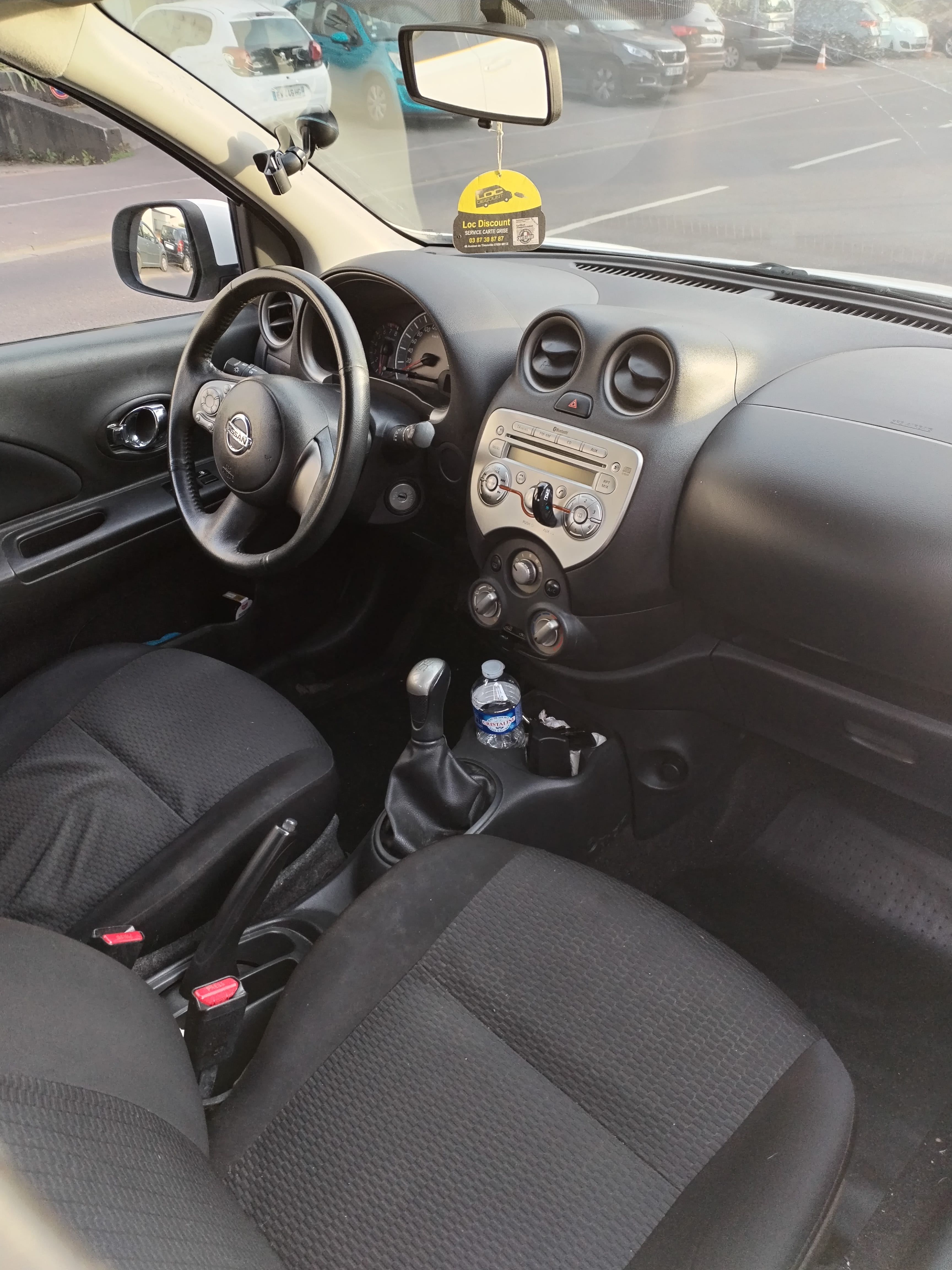 Nissan Micra avec Autoradio