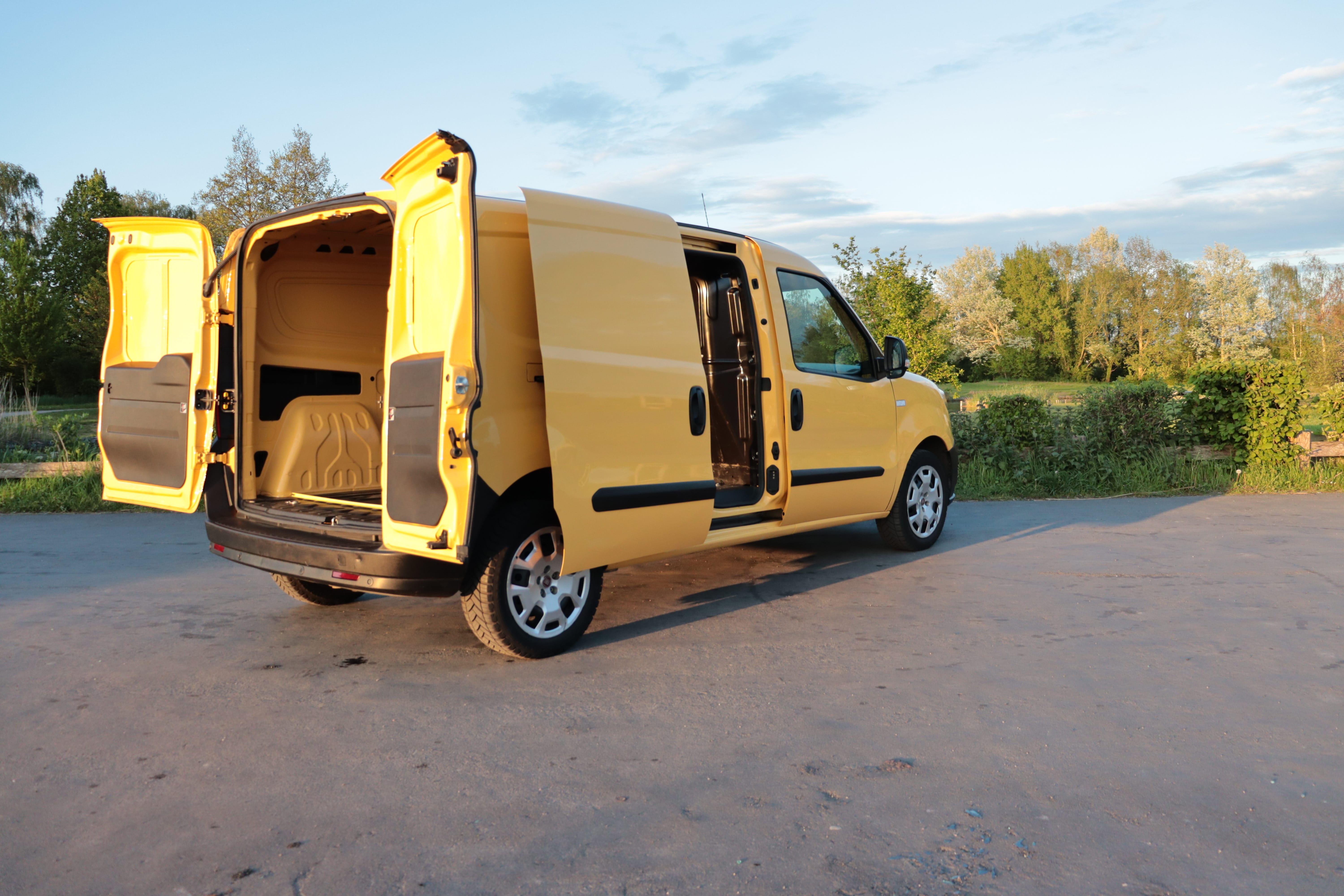 Fiat Doblo Cargo avec Entrée audio / iPod