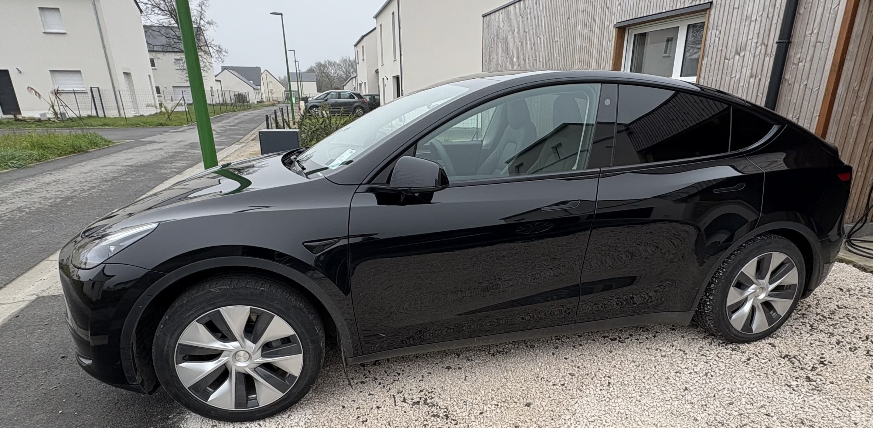 Tesla Model Y Standard Range avec Climatisation