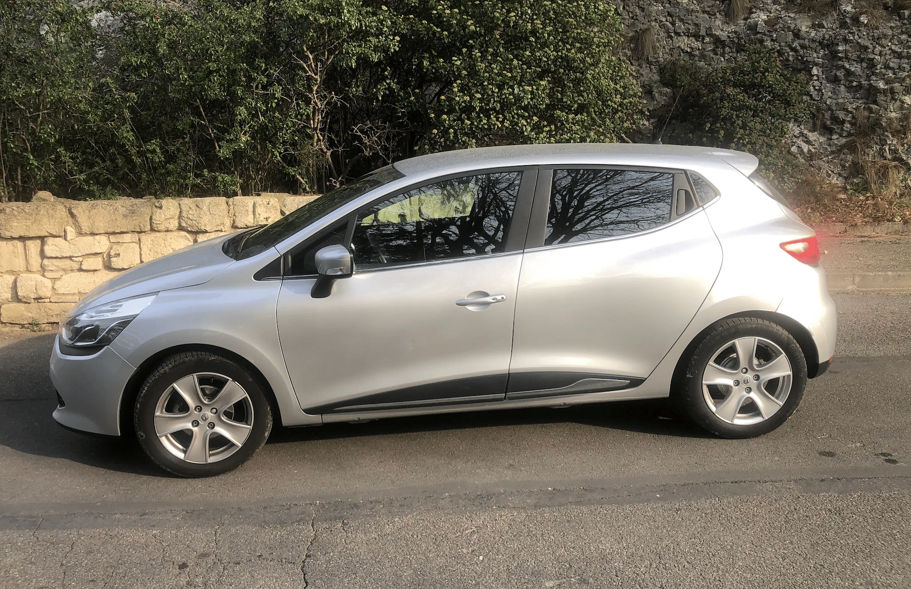Renault Clio Intense grise met Bluetooth audio