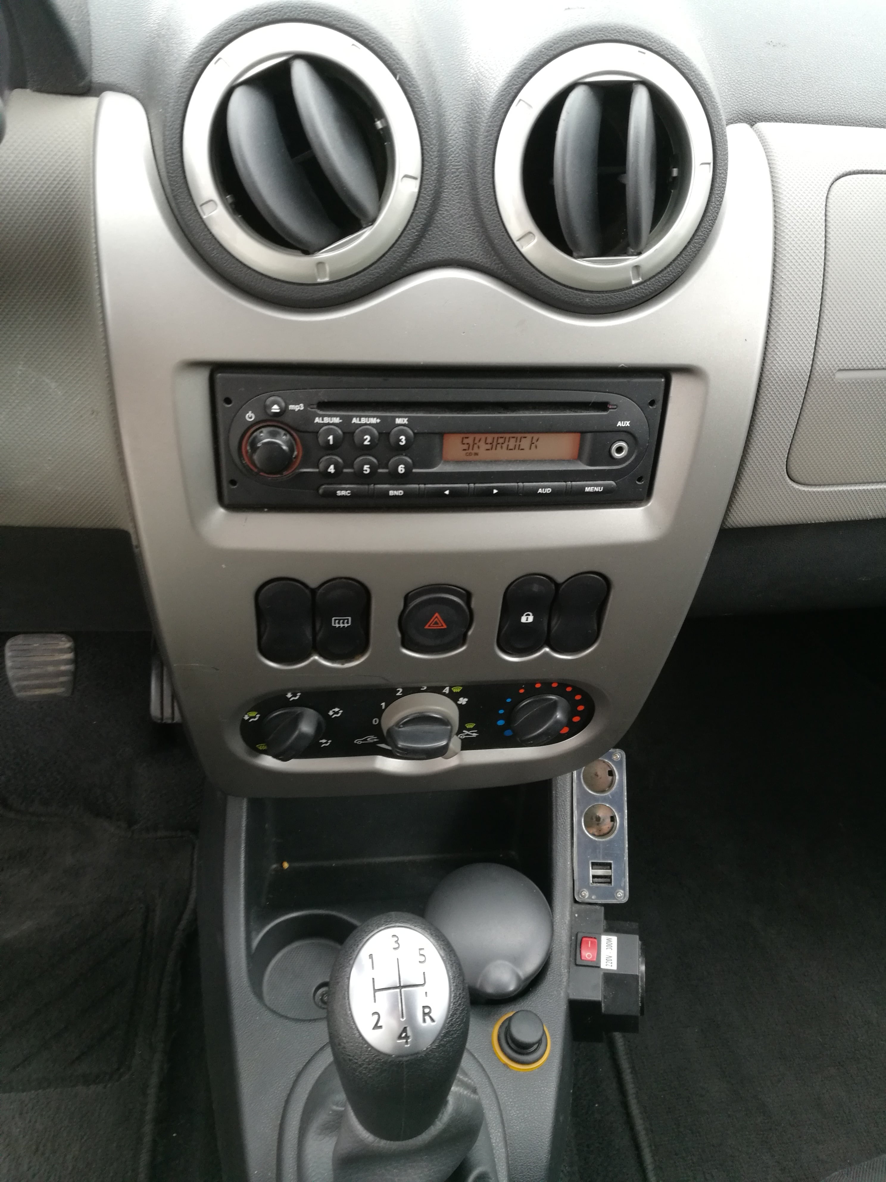 Dacia Sandero avec Siège bébé
