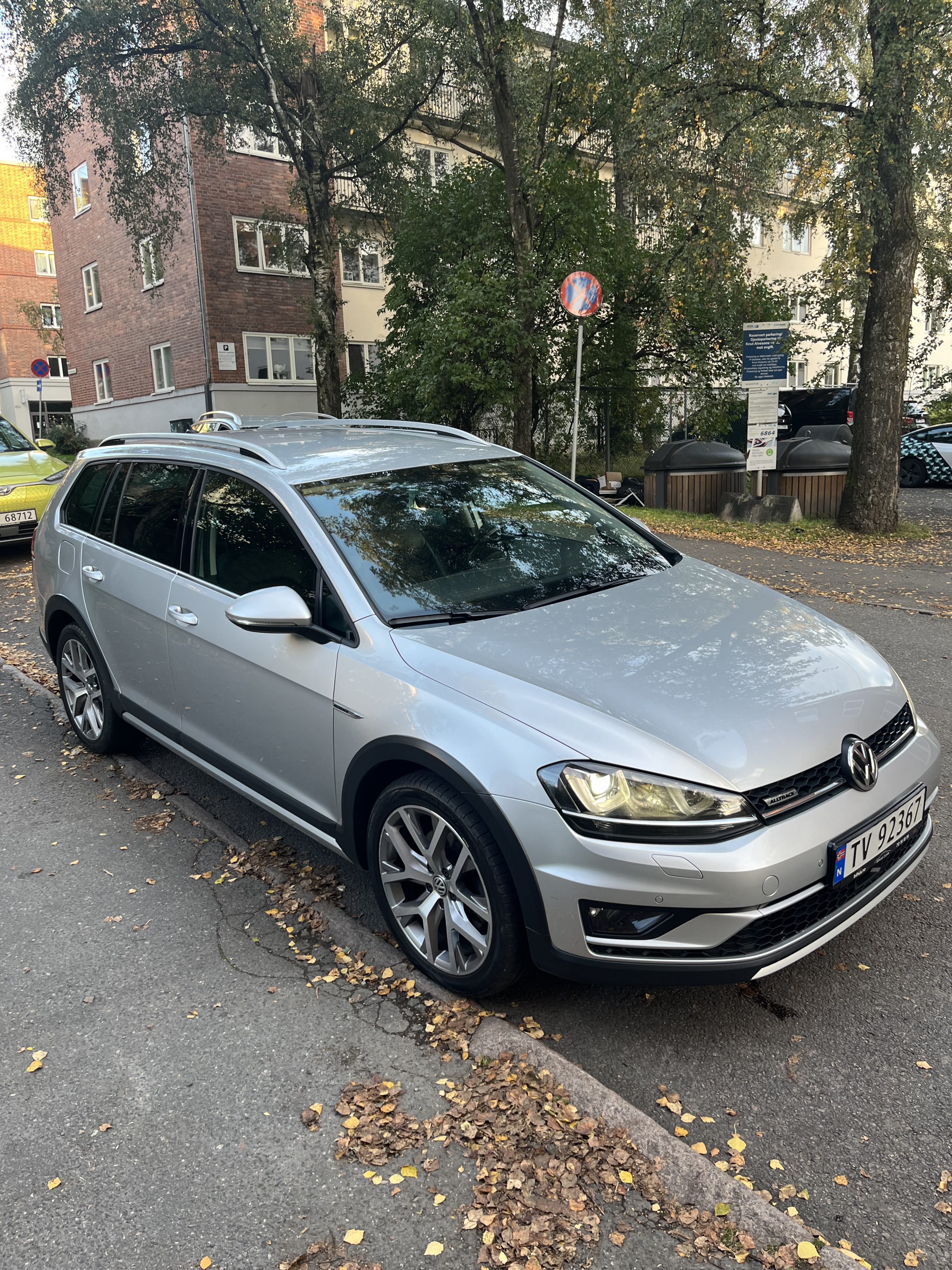 Volkswagen Golf Alltrack 4x4, 184hk, nye vinterdekk og ny skiboks, 2017, Diesel, automatic
