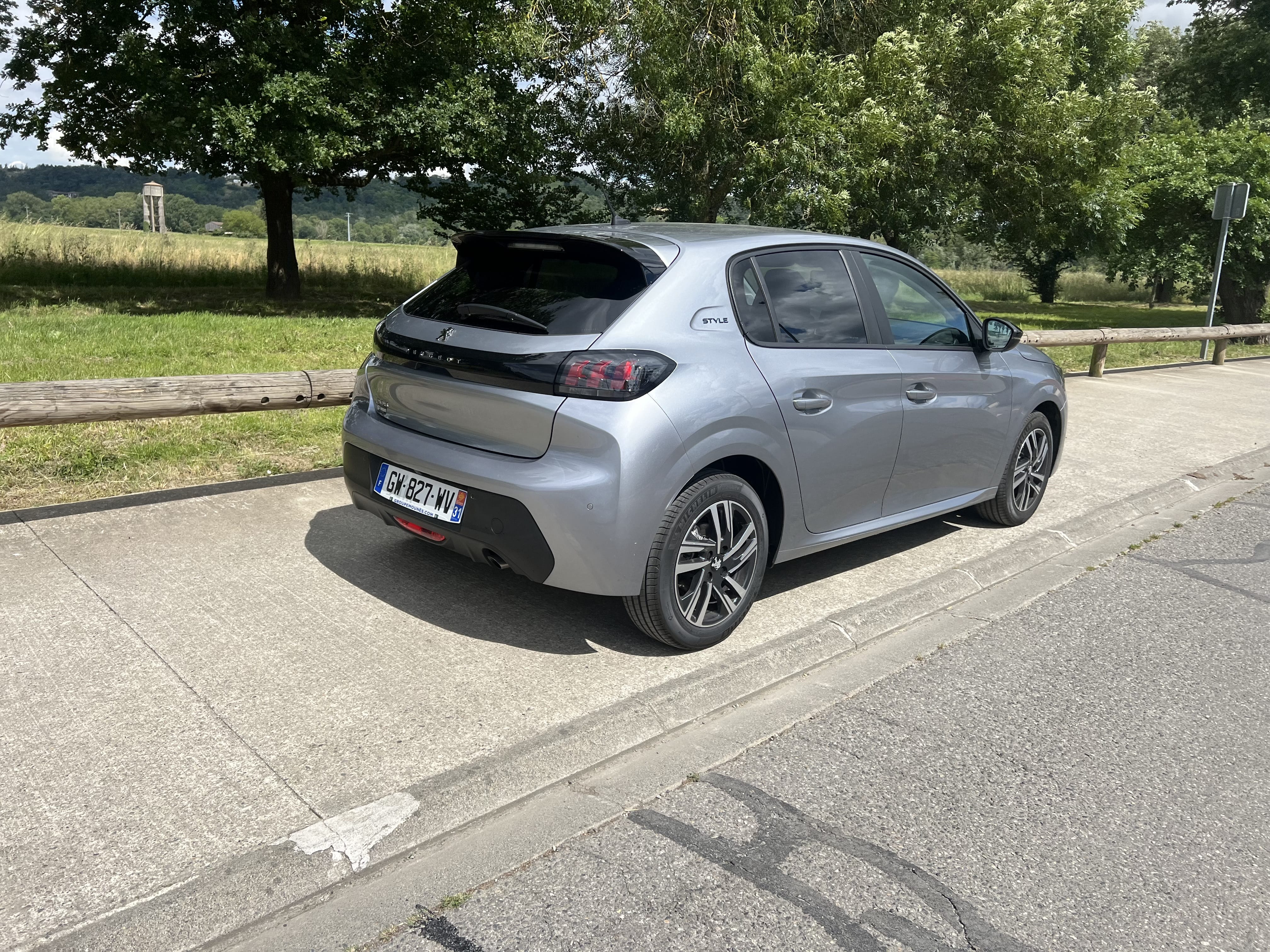 Peugeot 208 avec GPS