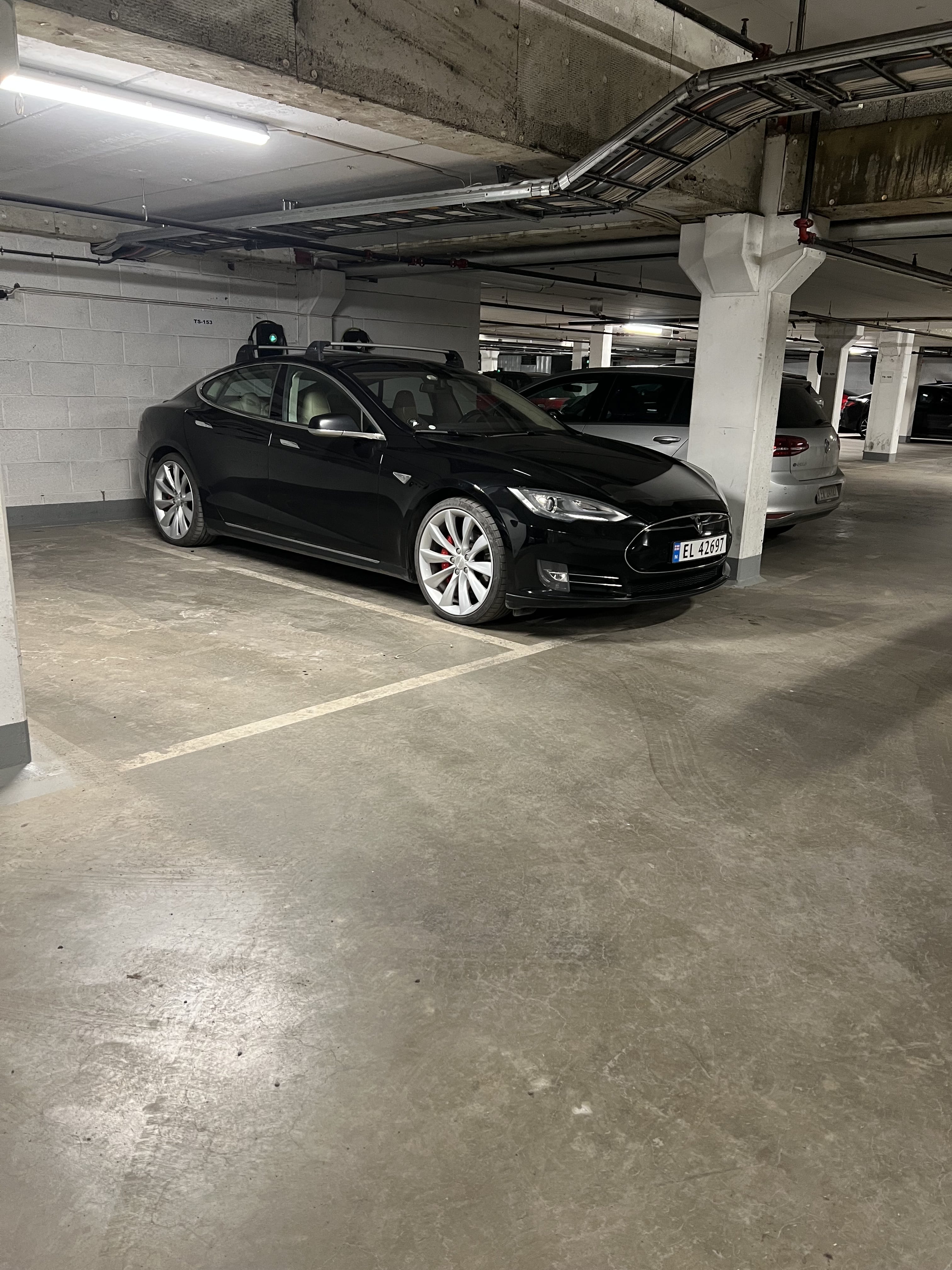 Tesla Model S P85 with Bluetooth audio
