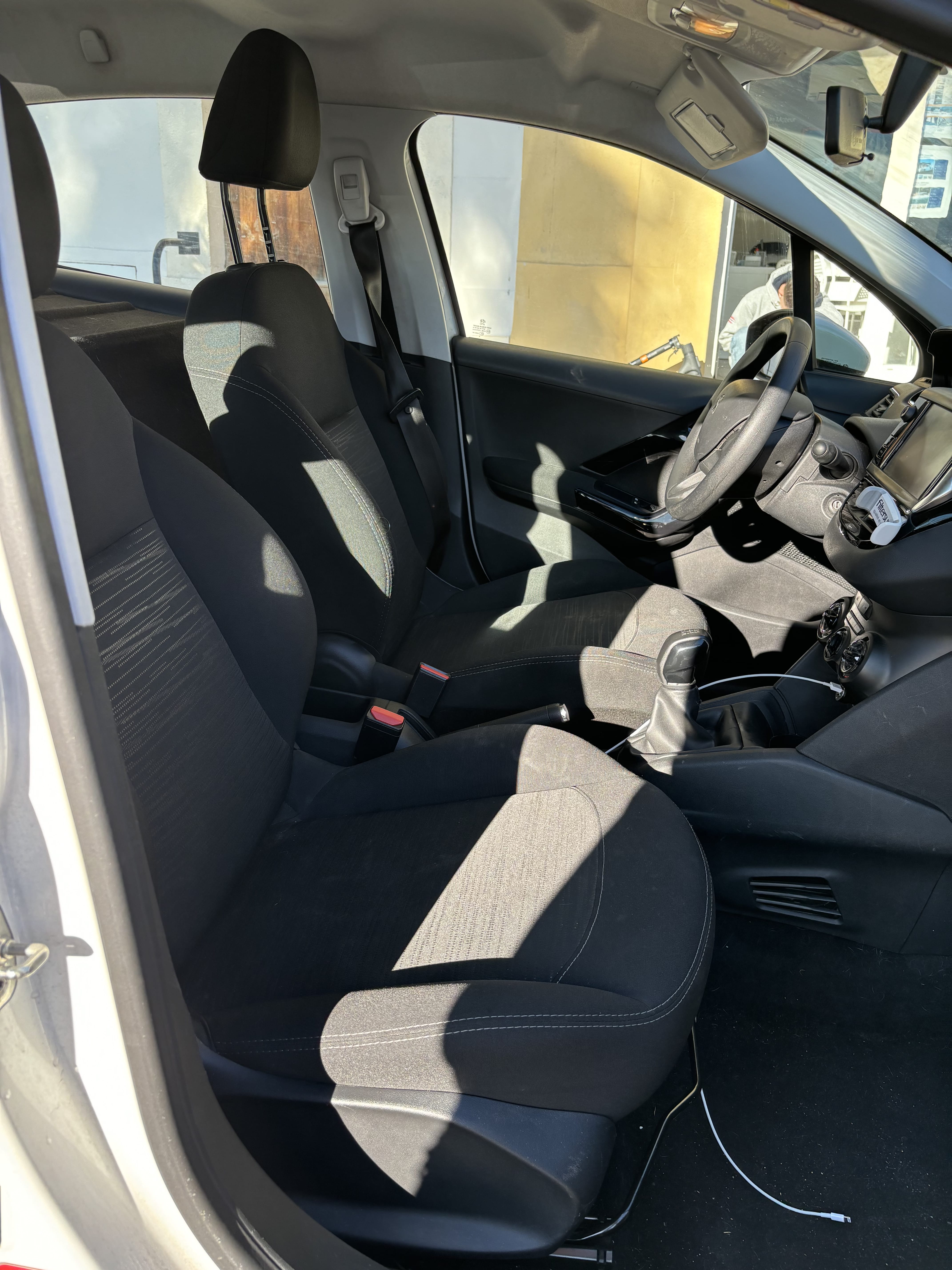 Peugeot 208 Société avec GPS