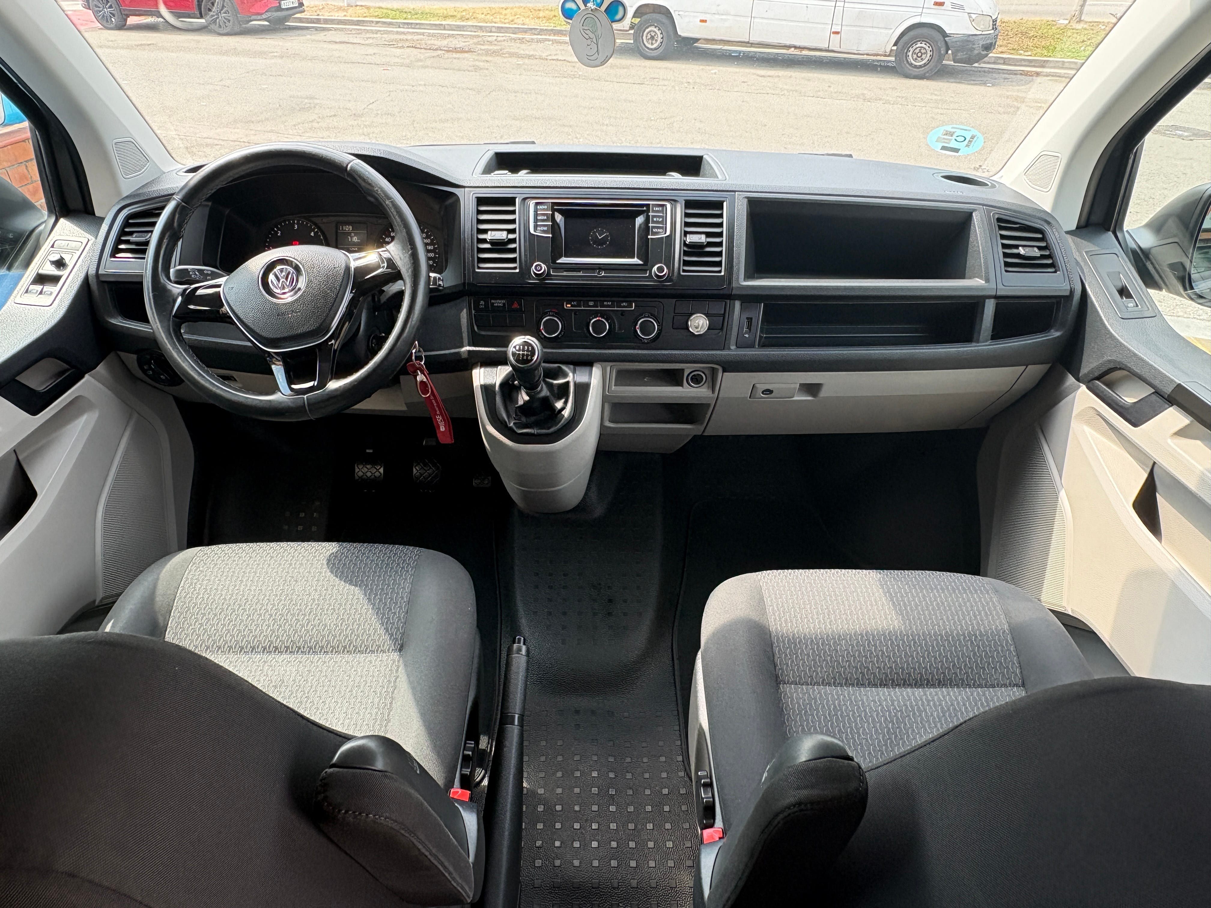 Volkswagen Caravelle con Puertos de carga USB