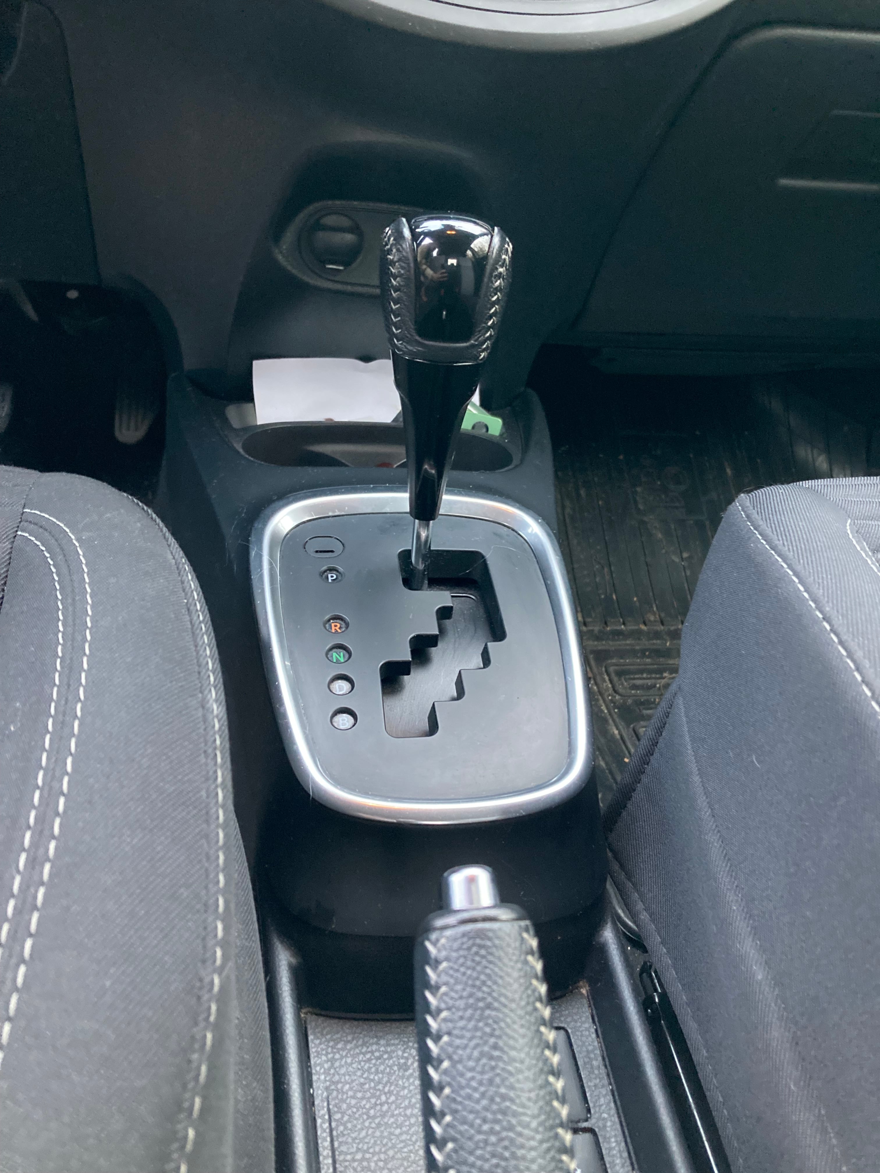 Toyota Yaris Hybrid med Lydinngang