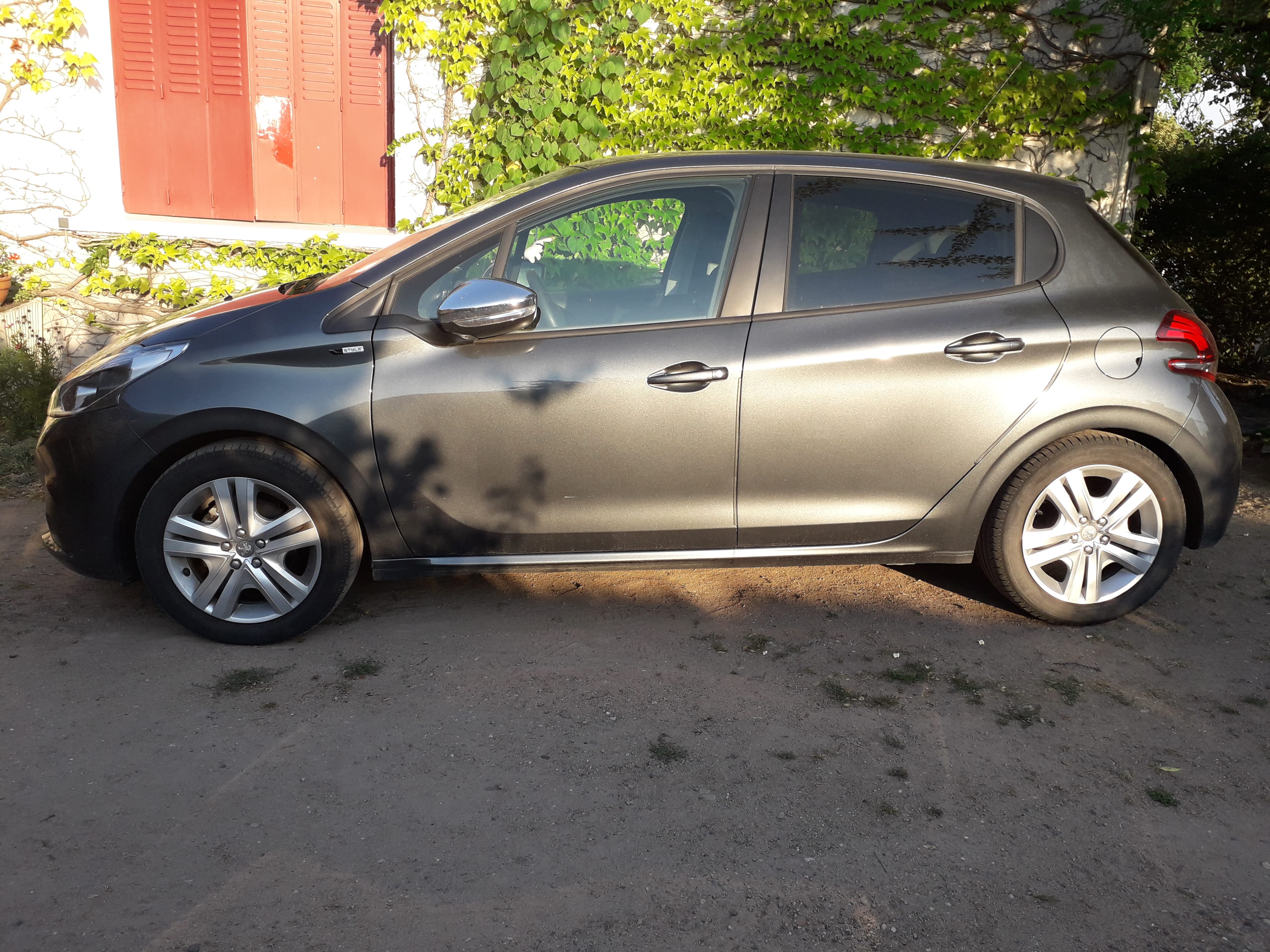 Peugeot 208 avec GPS