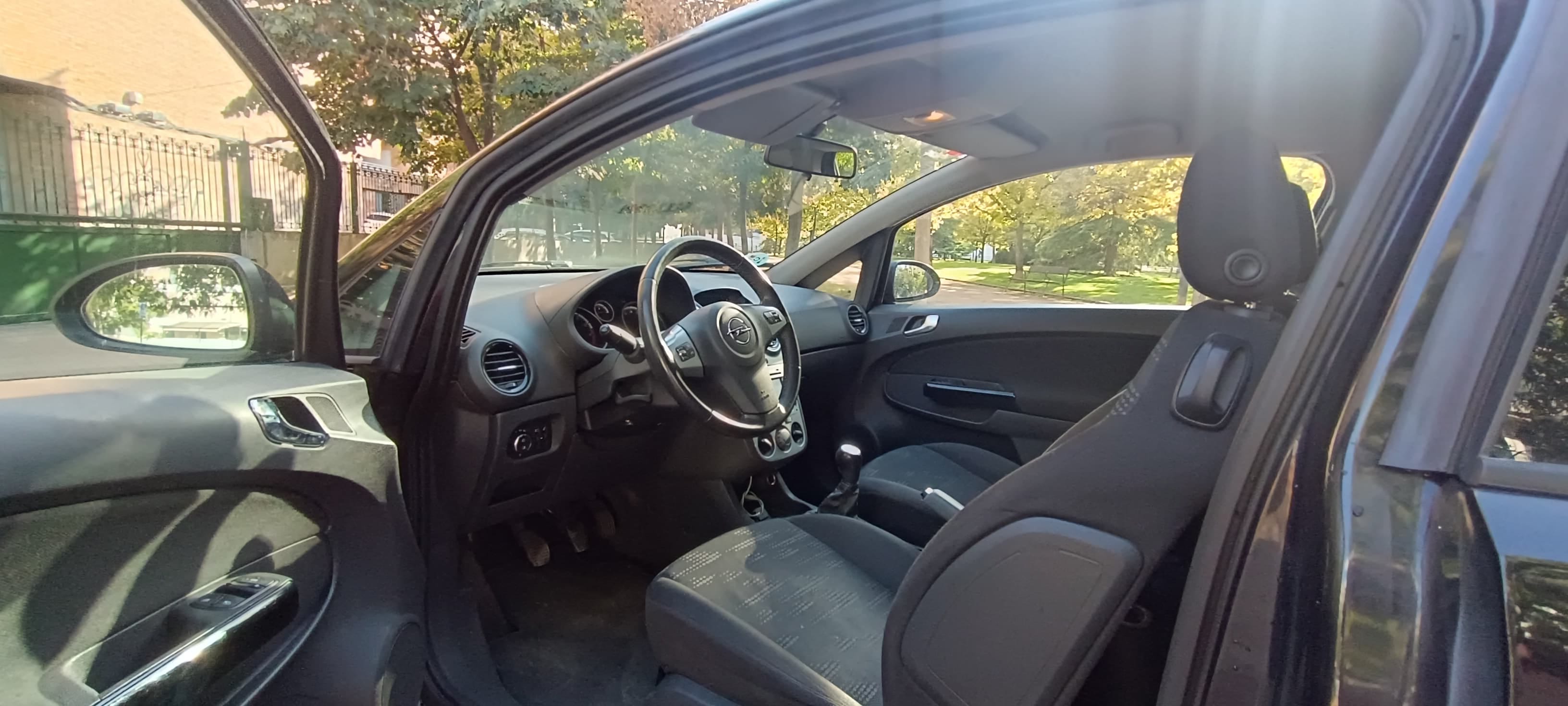 Opel Corsa-E with Audio / iPod input