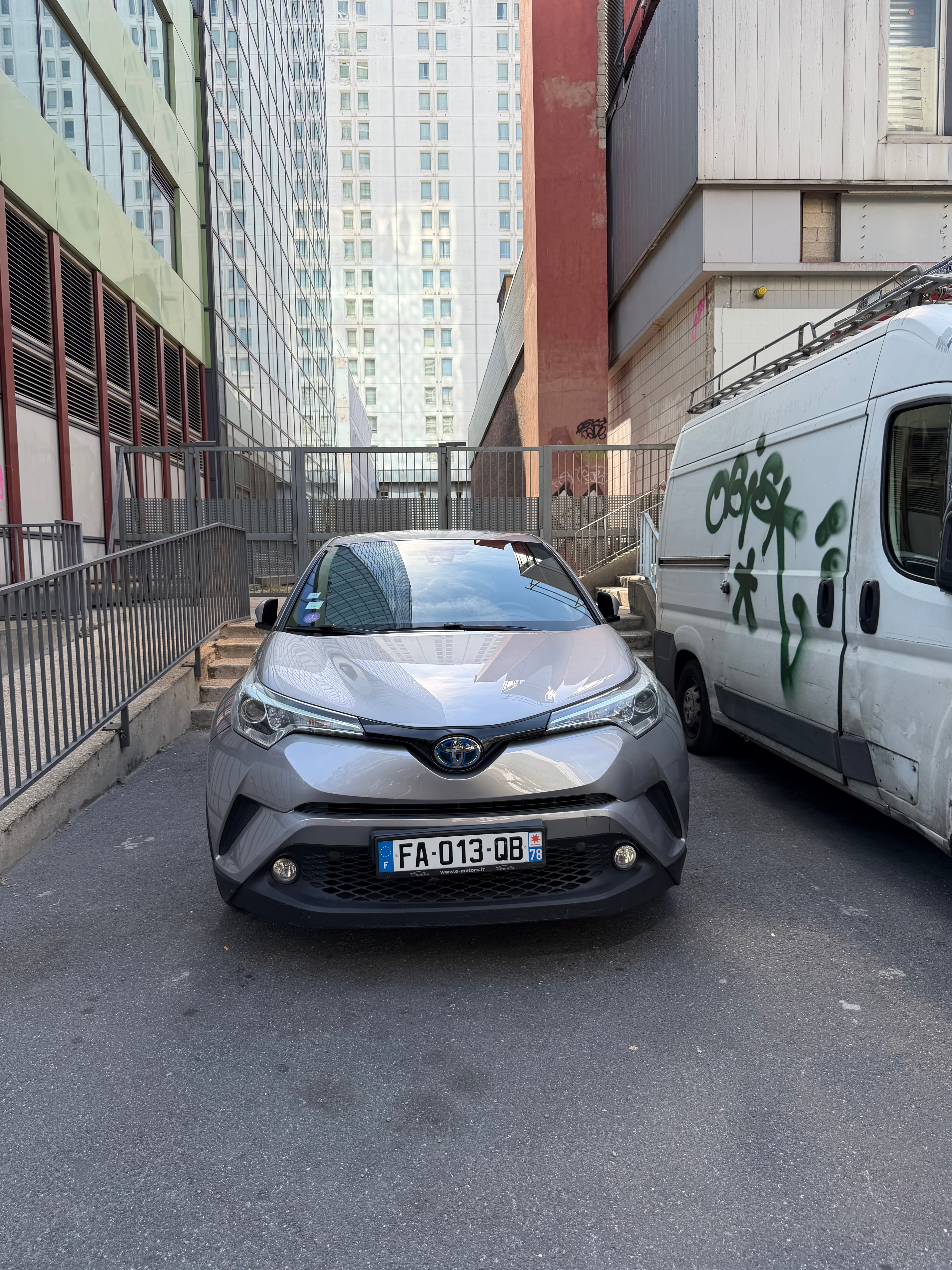 Toyota C-HR, 2018, Essence 95 / Électrique (hybride), automatique