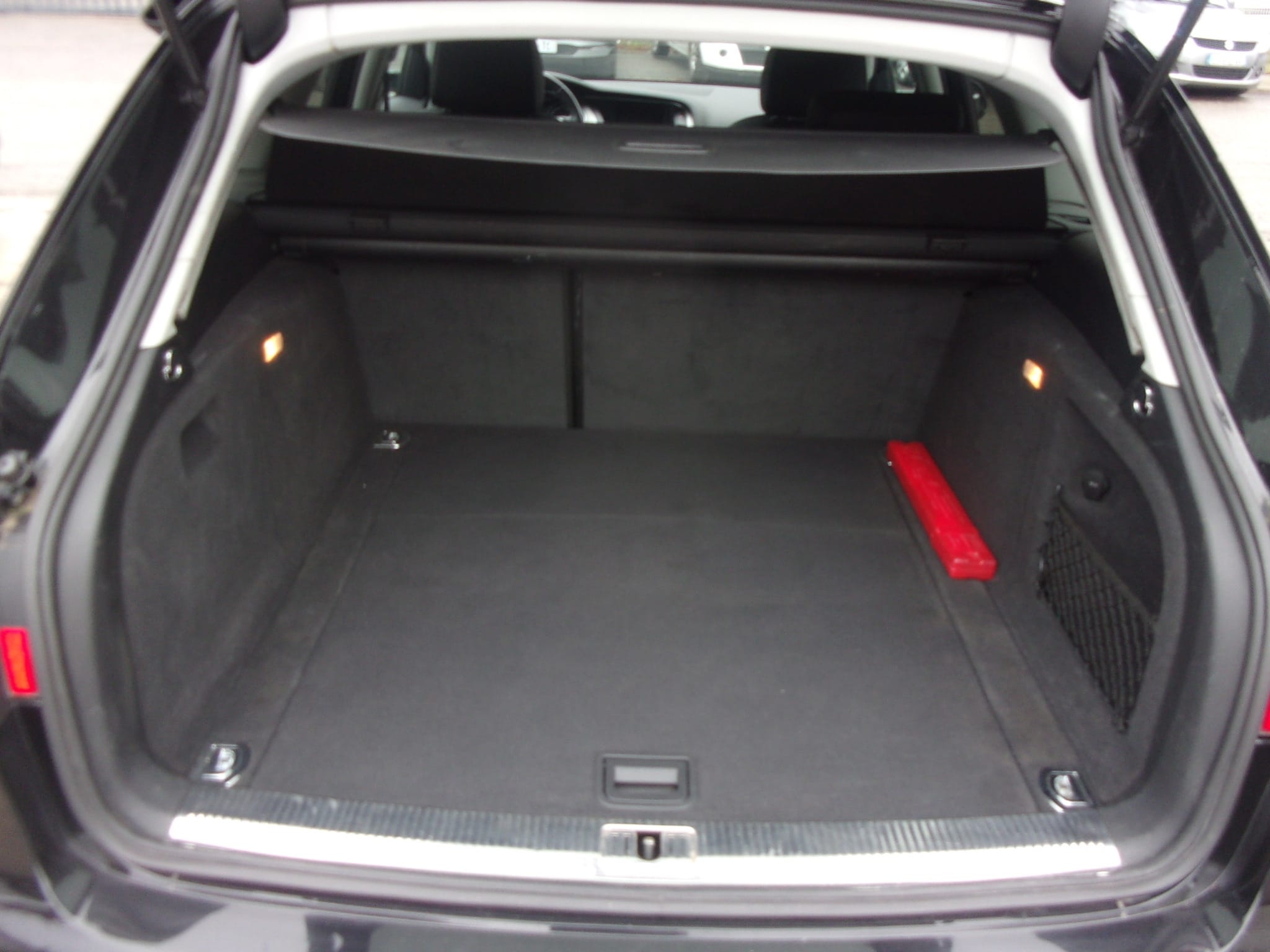 Audi A4 Avant Quattro 2.0 TDI 190ch Sline avec Entrée audio / iPod