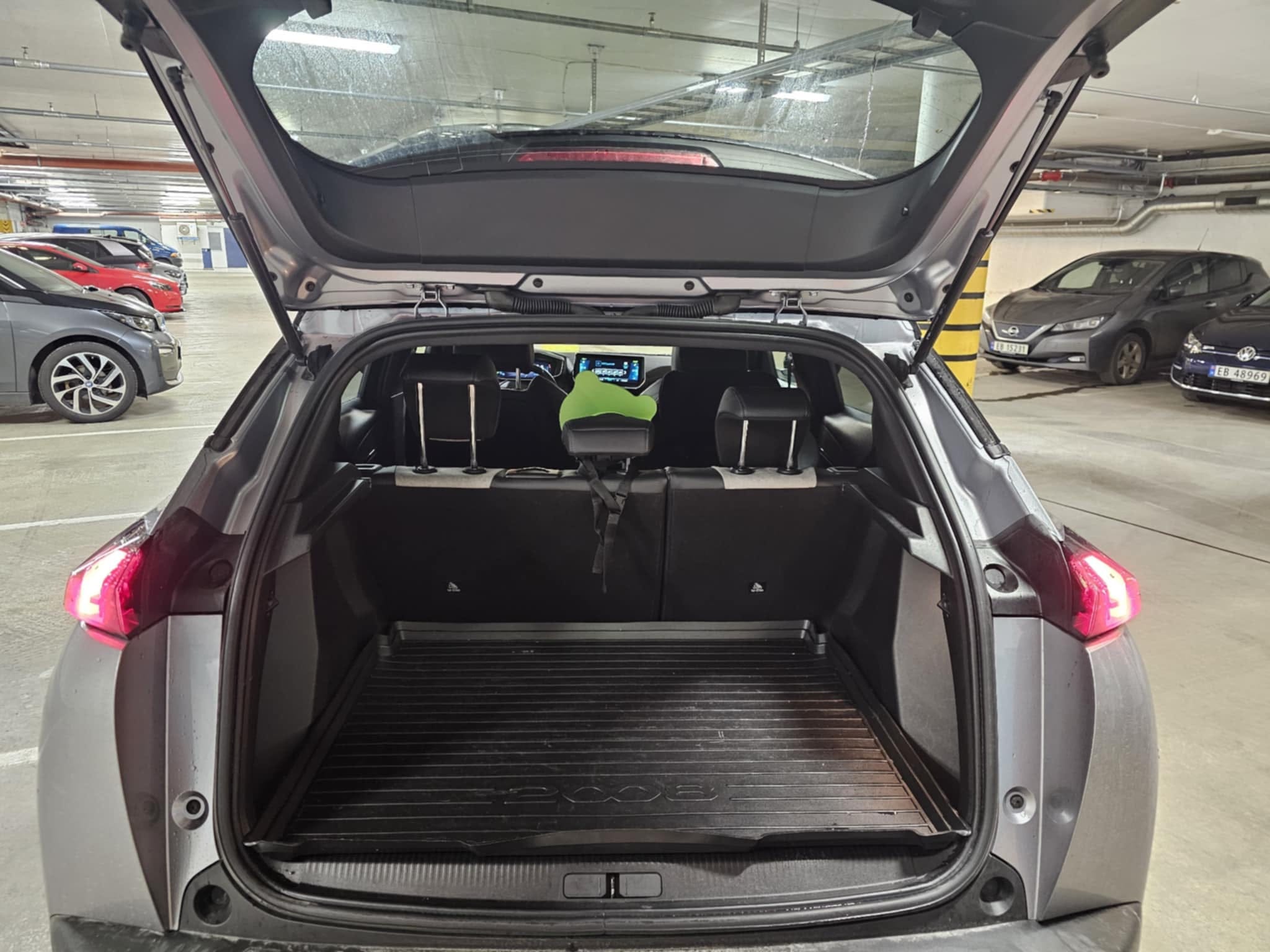 Peugeot e-2008 med Babysete