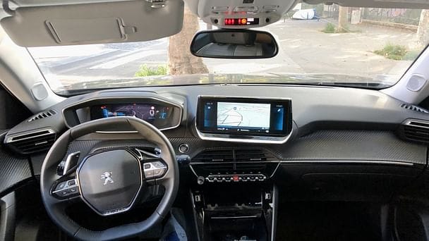 Peugeot 208 FV918 avec Entrée audio / iPod