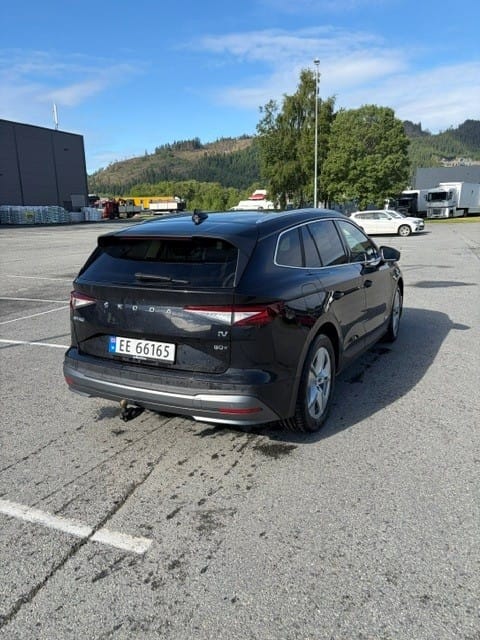 Skoda Enyaq 80x Quattro with Backup camera