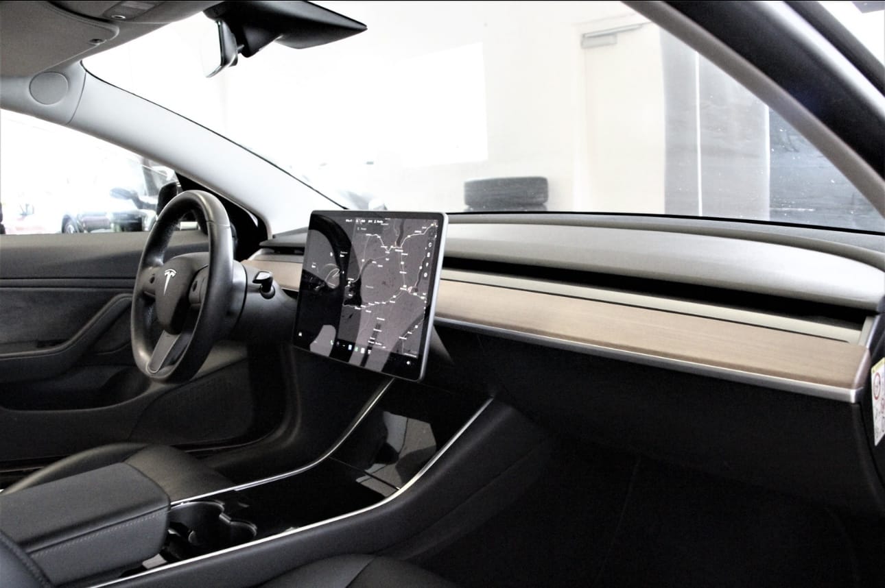Tesla Model 3 Long Range med Firehjulstrekk