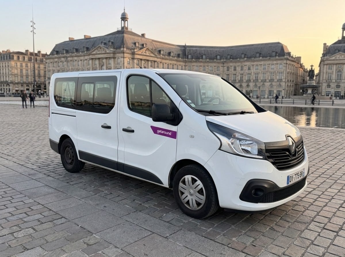 Renault Trafic Passenger  Louez le Renault Trafic 9 places – Espace, Confort et Économie - Tous Vos Déplacements, 2015, Diesel, 9 places et plus