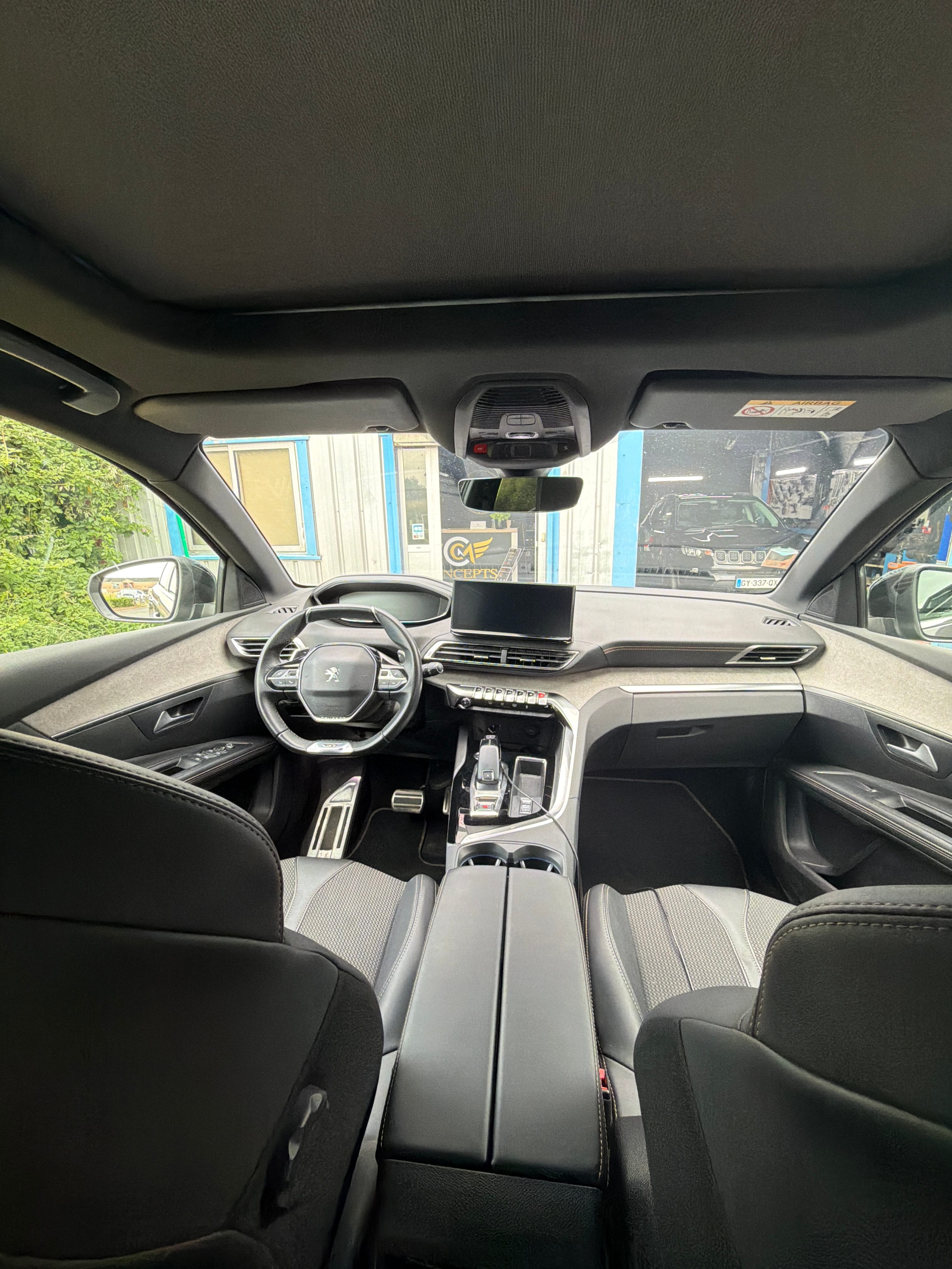 Peugeot 5008 avec GPS