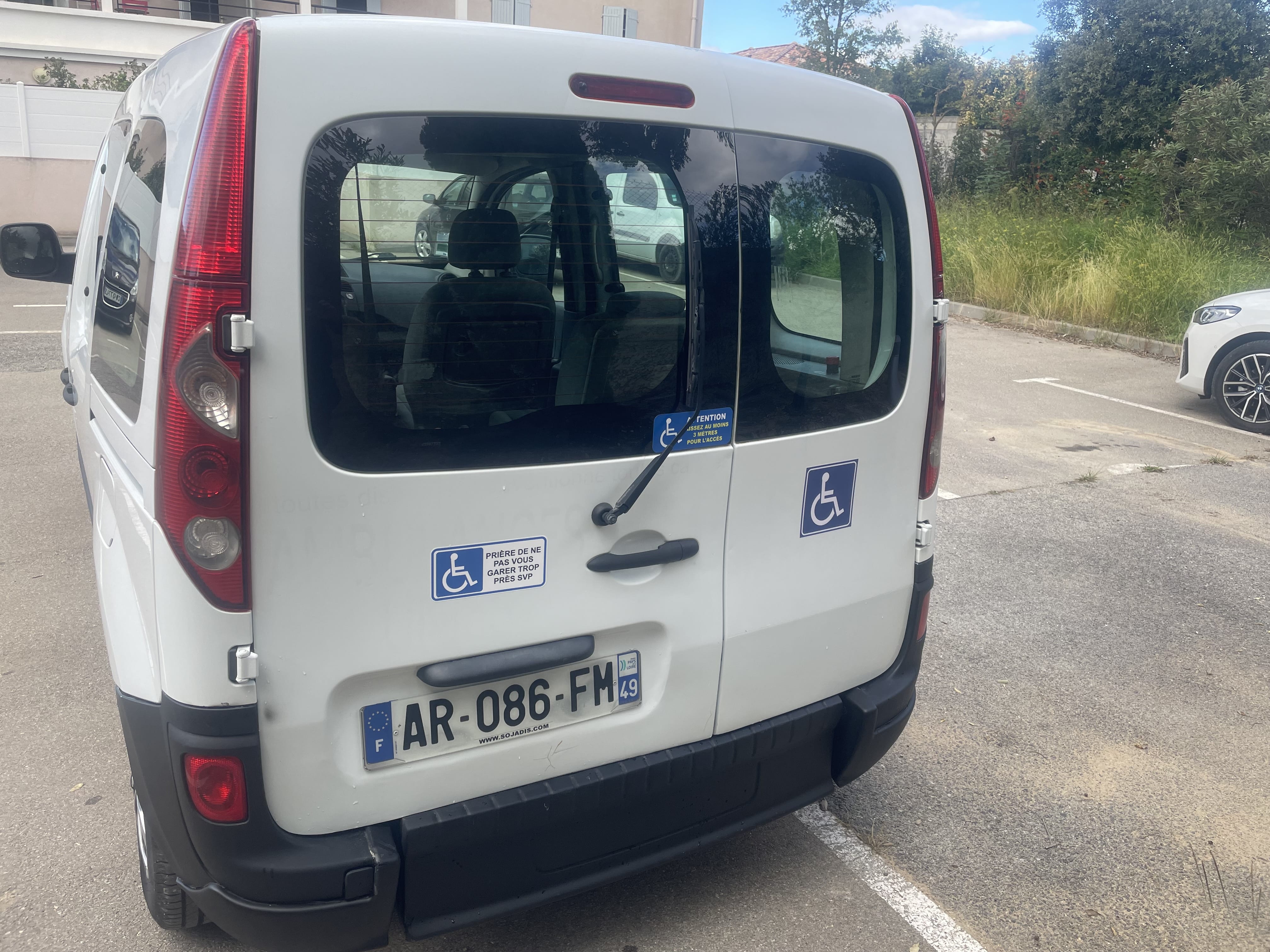 Renault Kangoo  1.5cDi TPMR 4 places + 1 Fauteuil ou 4 places + 3 vélos met GPS