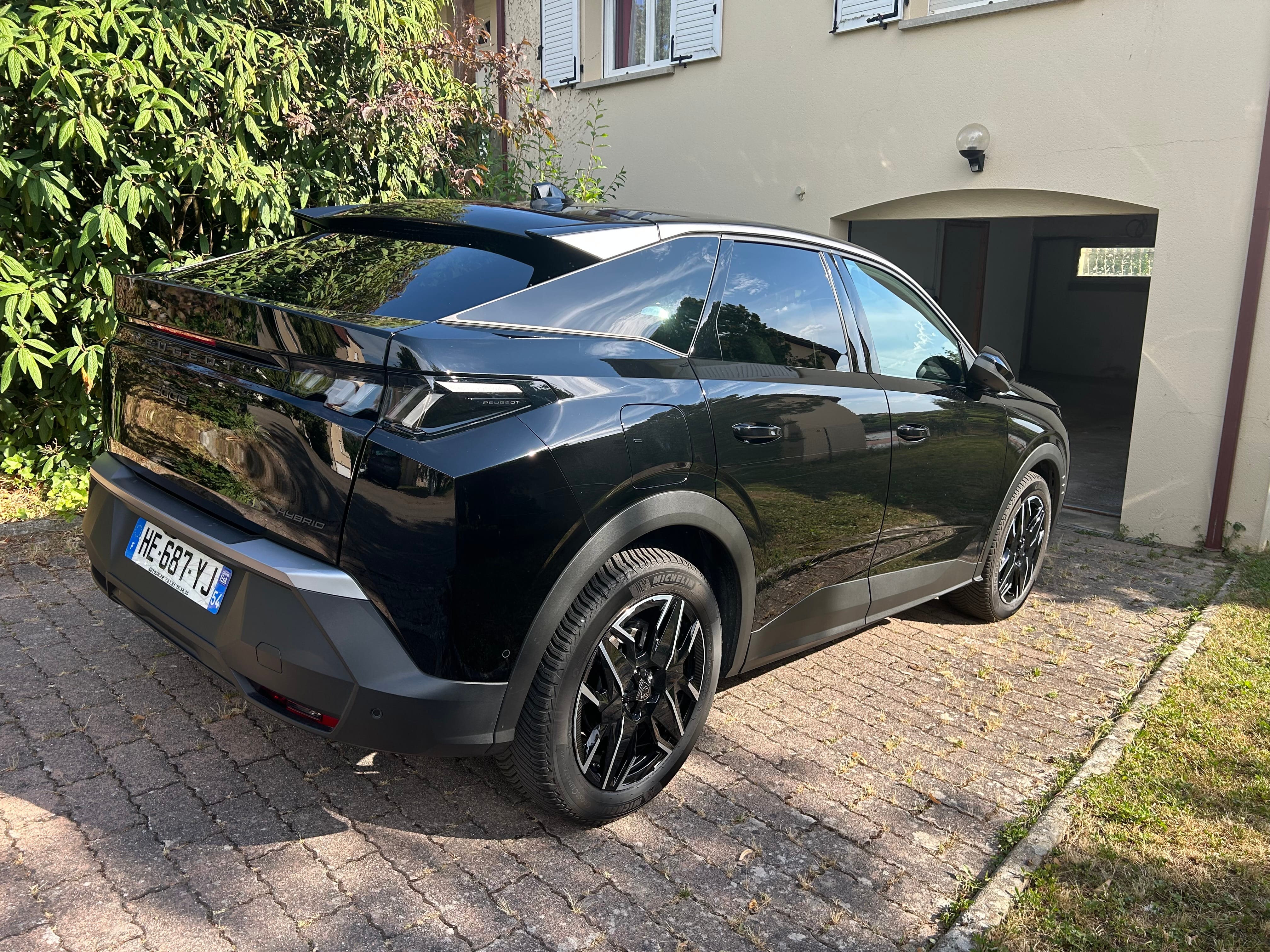 Peugeot 3008, 2025, Essence 95 / Électrique (hybride), automatique