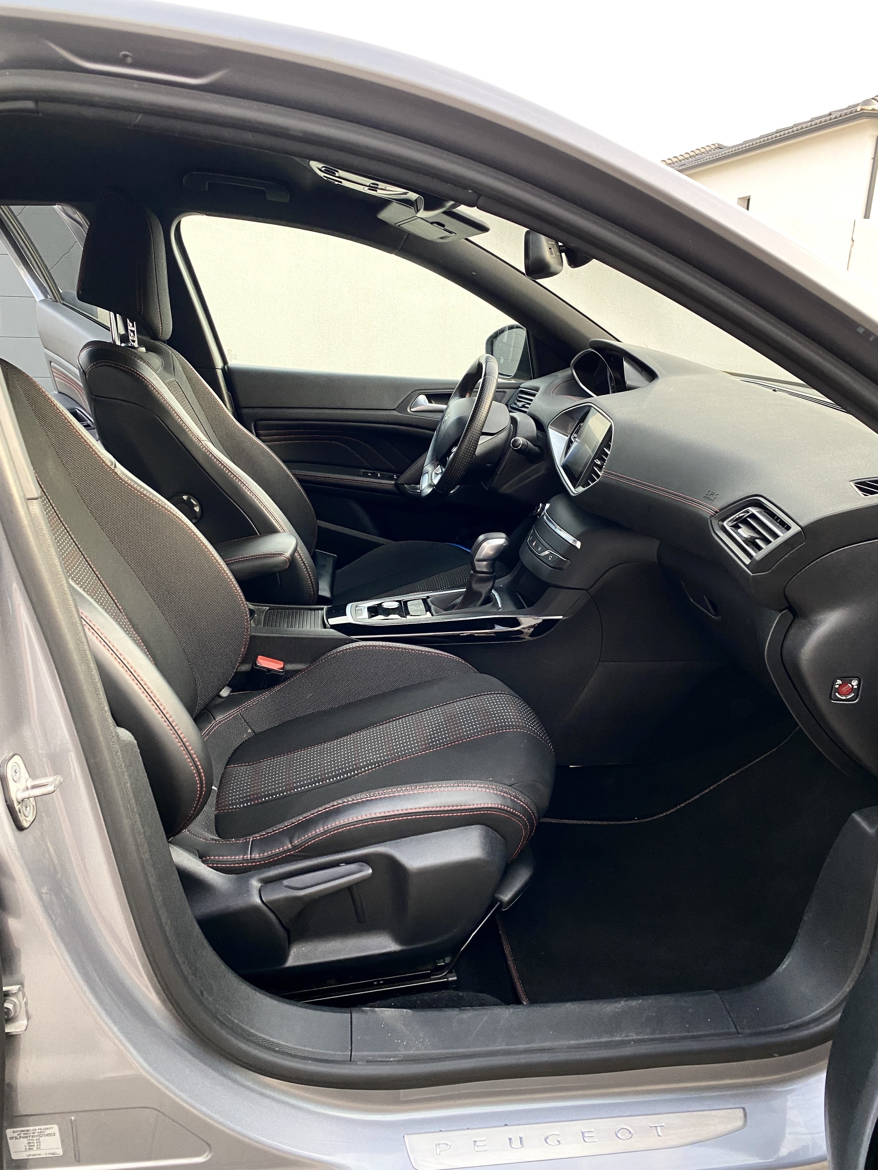 Peugeot 308 1.2L PureTech 130ch avec Climatisation