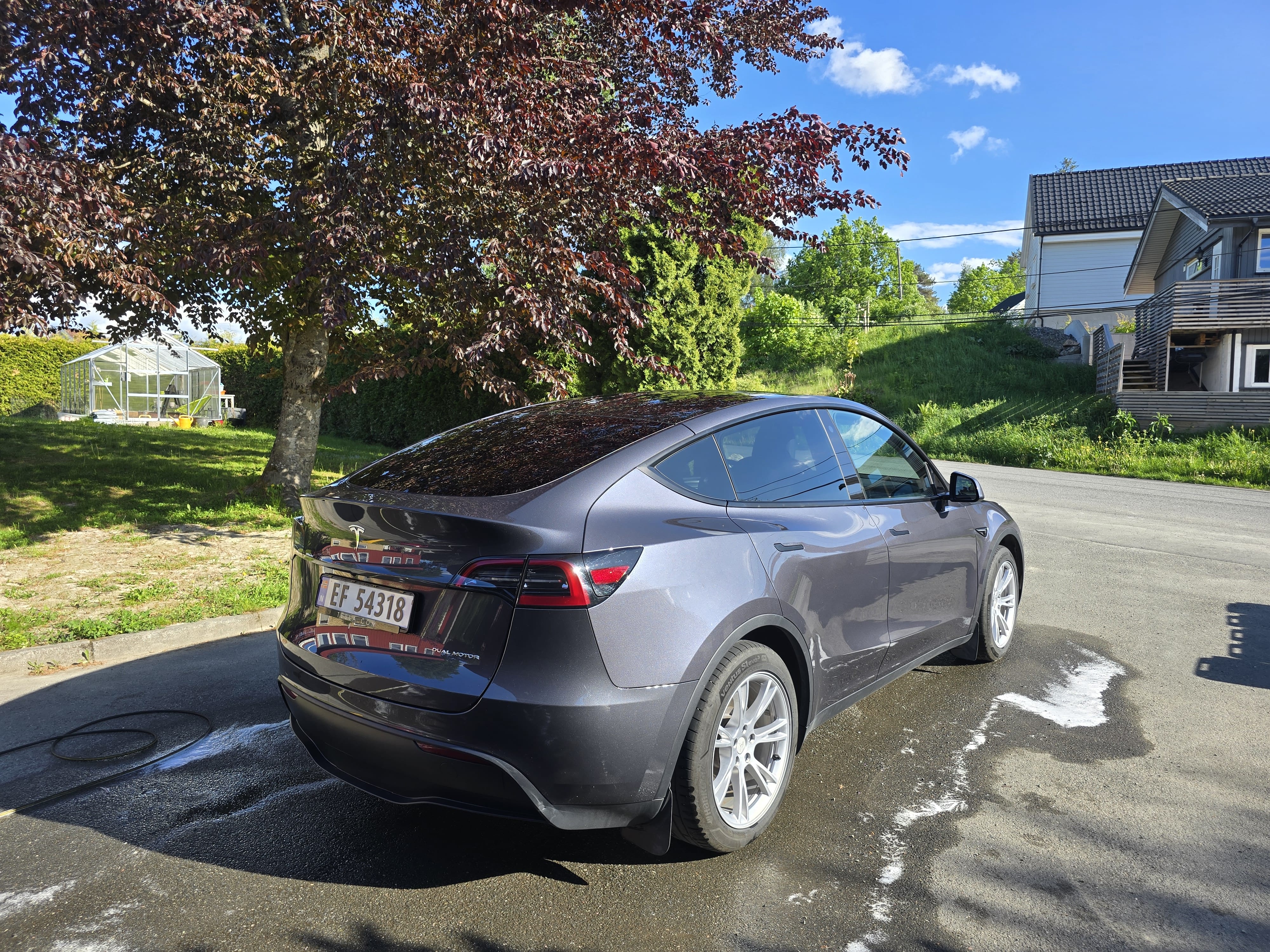 Tesla Model Y Long Range med Firehjulstrekk