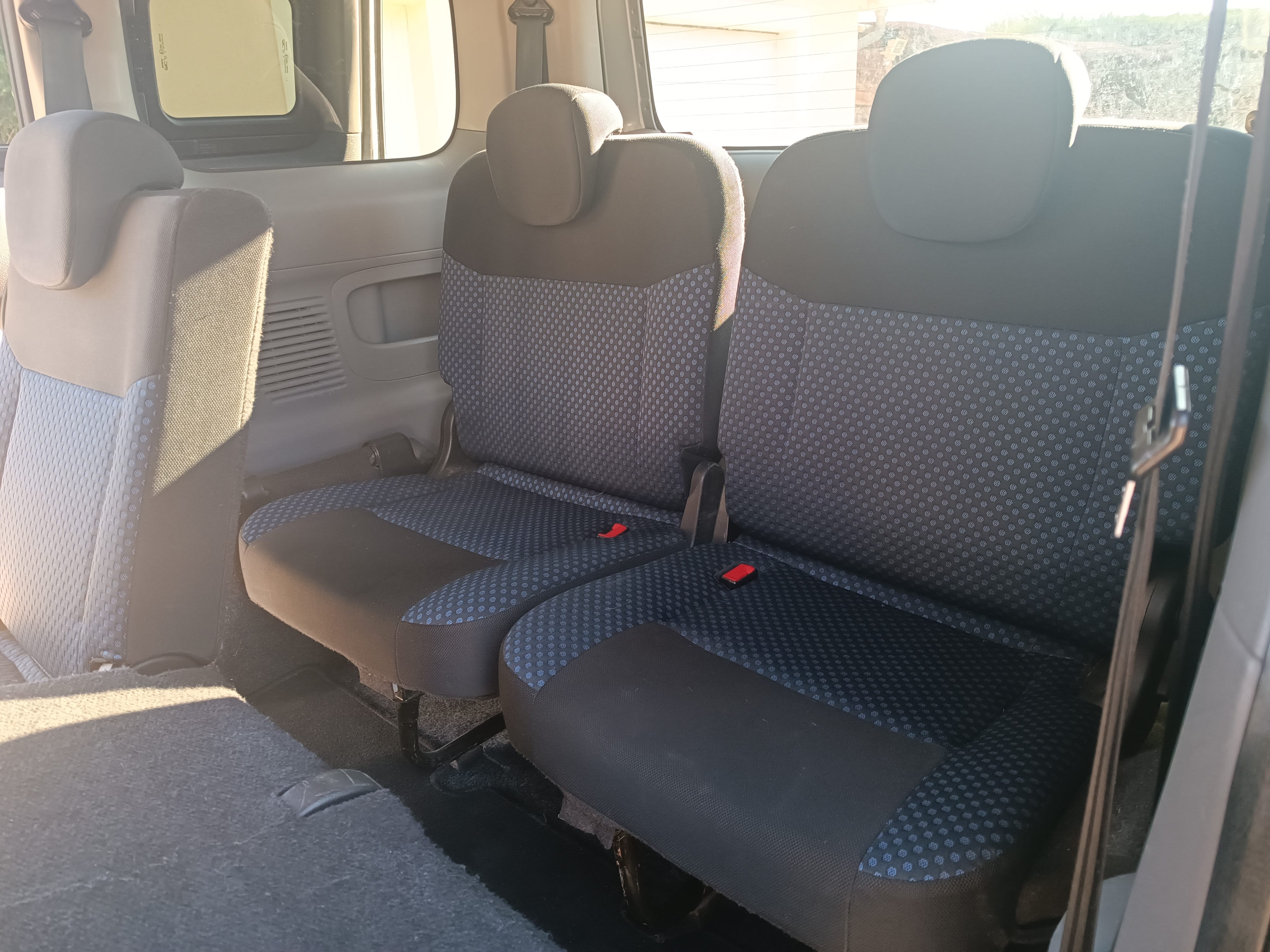 Nissan NV200 Combi Family