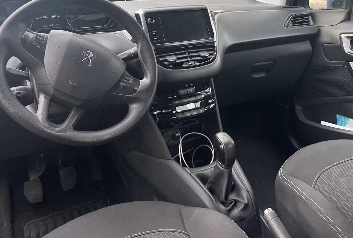 Peugeot 208 avec Entrée audio / iPod