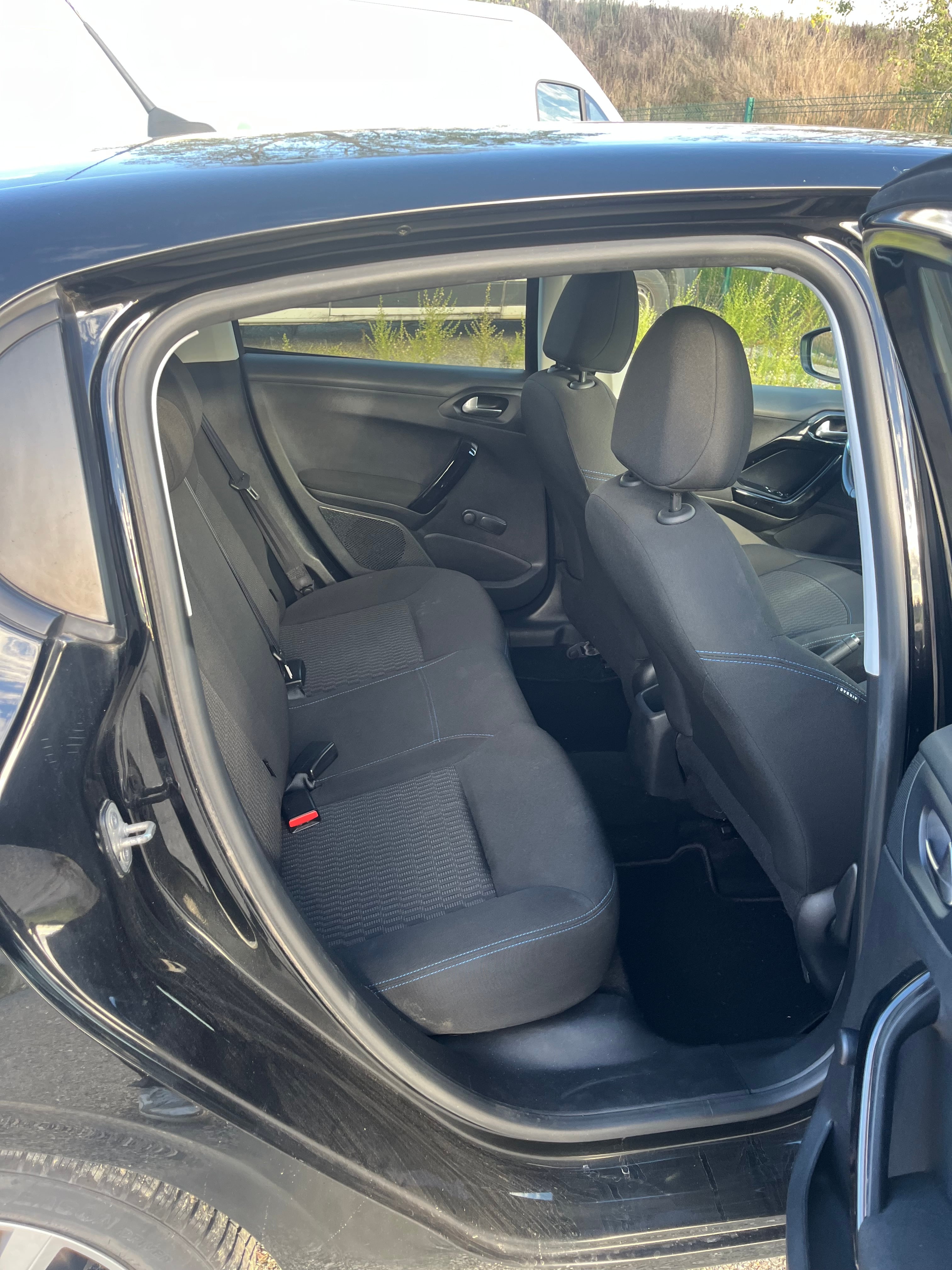 Peugeot 208 avec Apple CarPlay