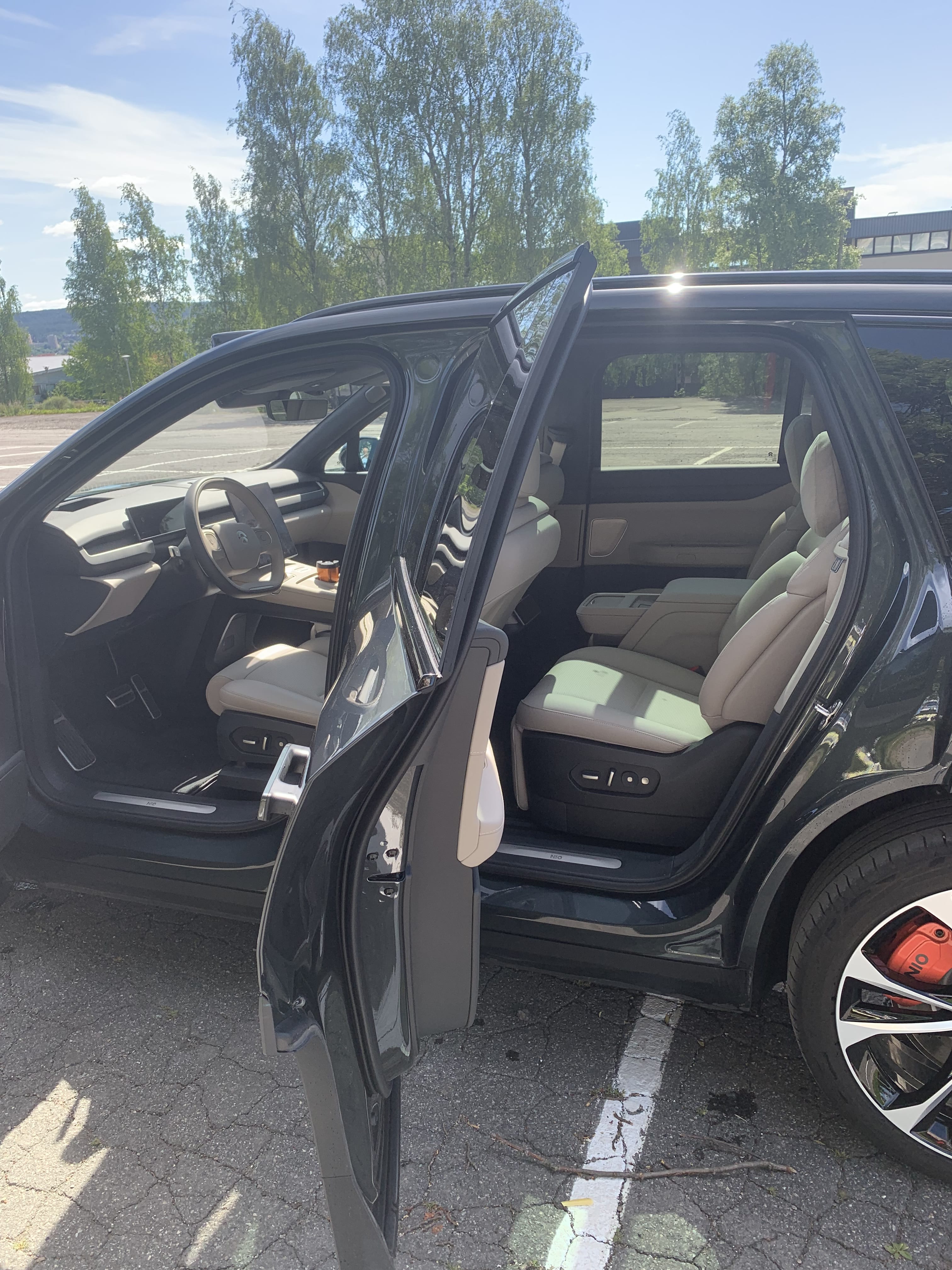 Nio EL8 with Bluetooth audio