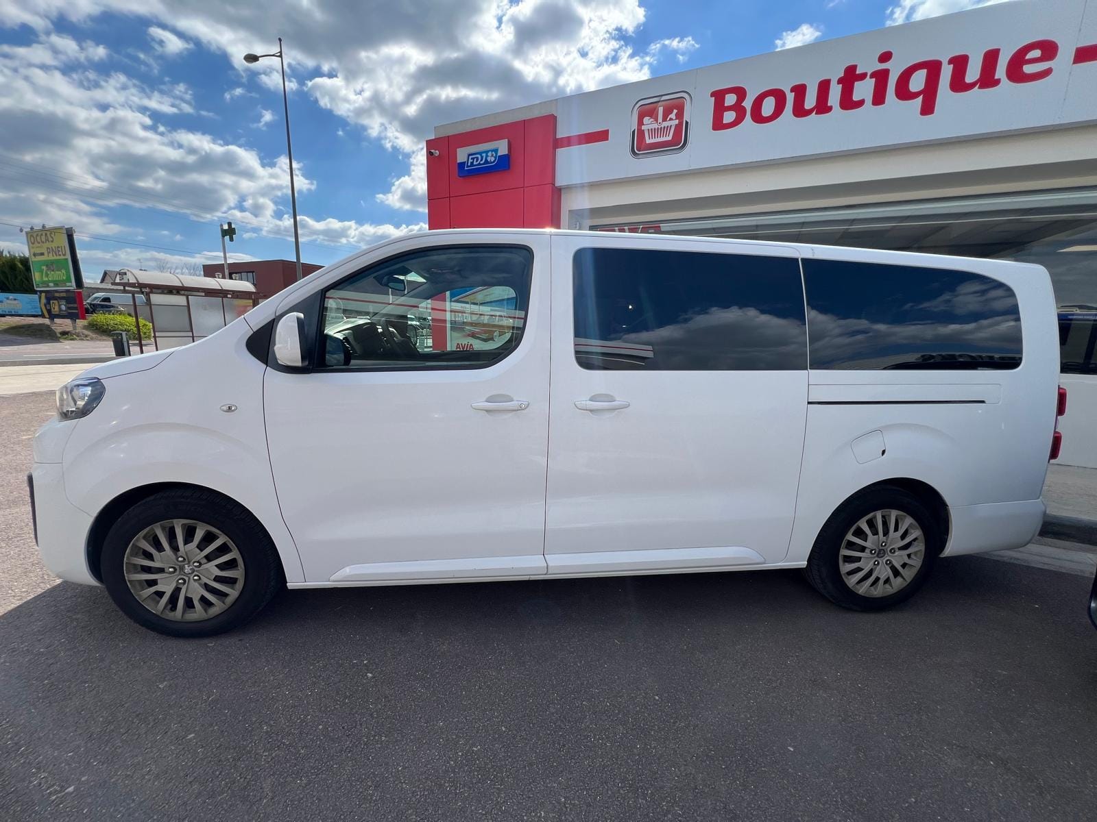 Peugeot Traveller Business avec Climatisation