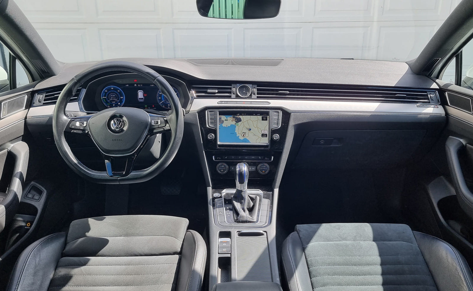 Volkswagen Passat GTE with Cruise control