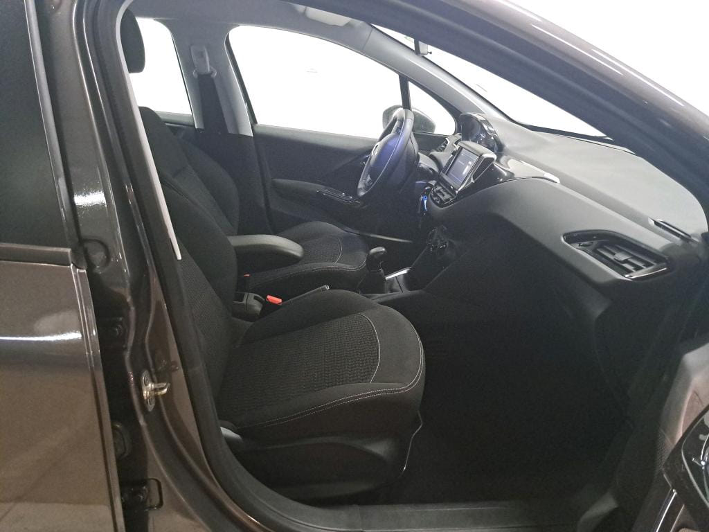 Peugeot 208 avec Entrée audio / iPod