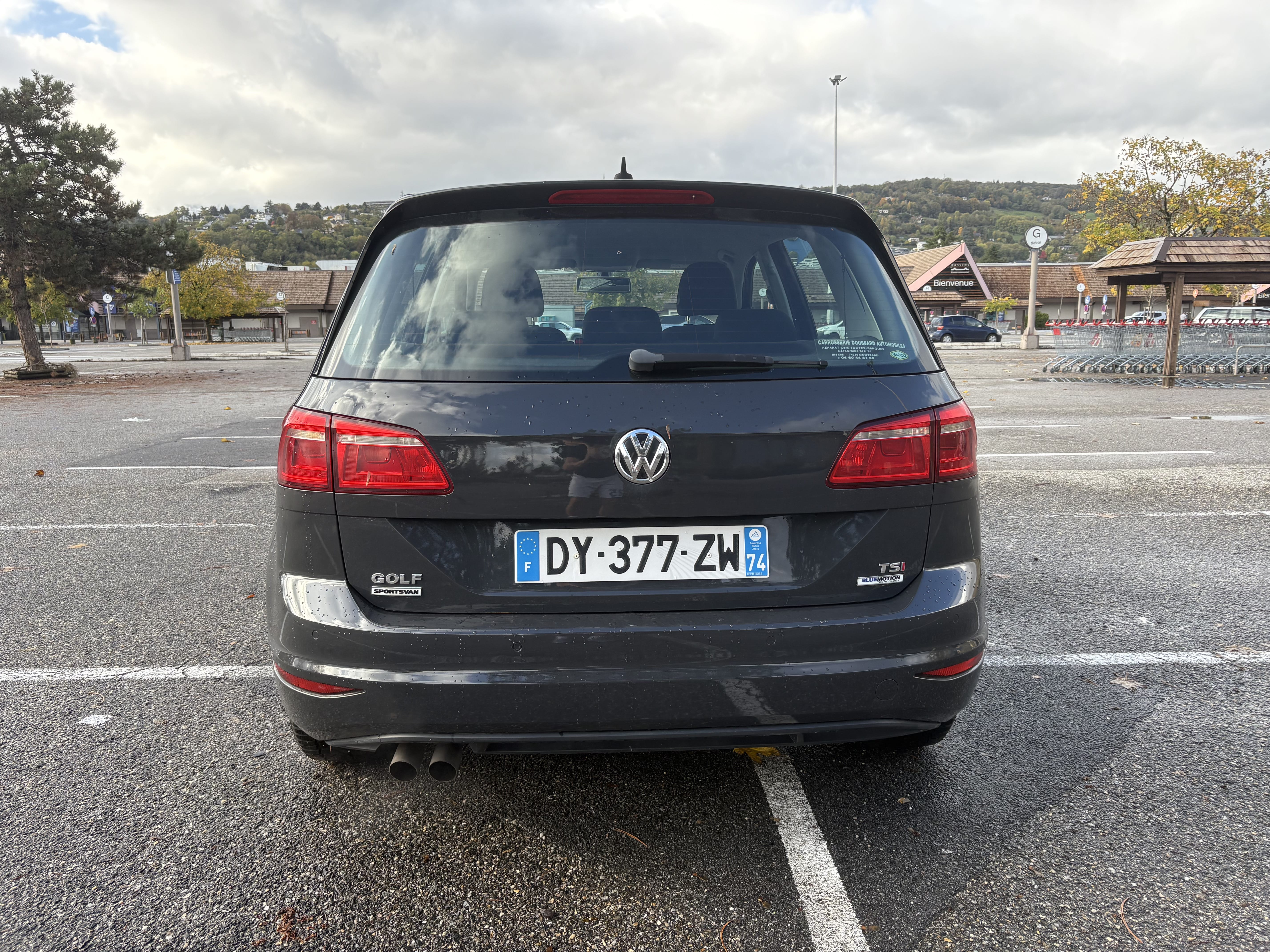 Volkswagen Golf Sportsvan avec Pneus neige