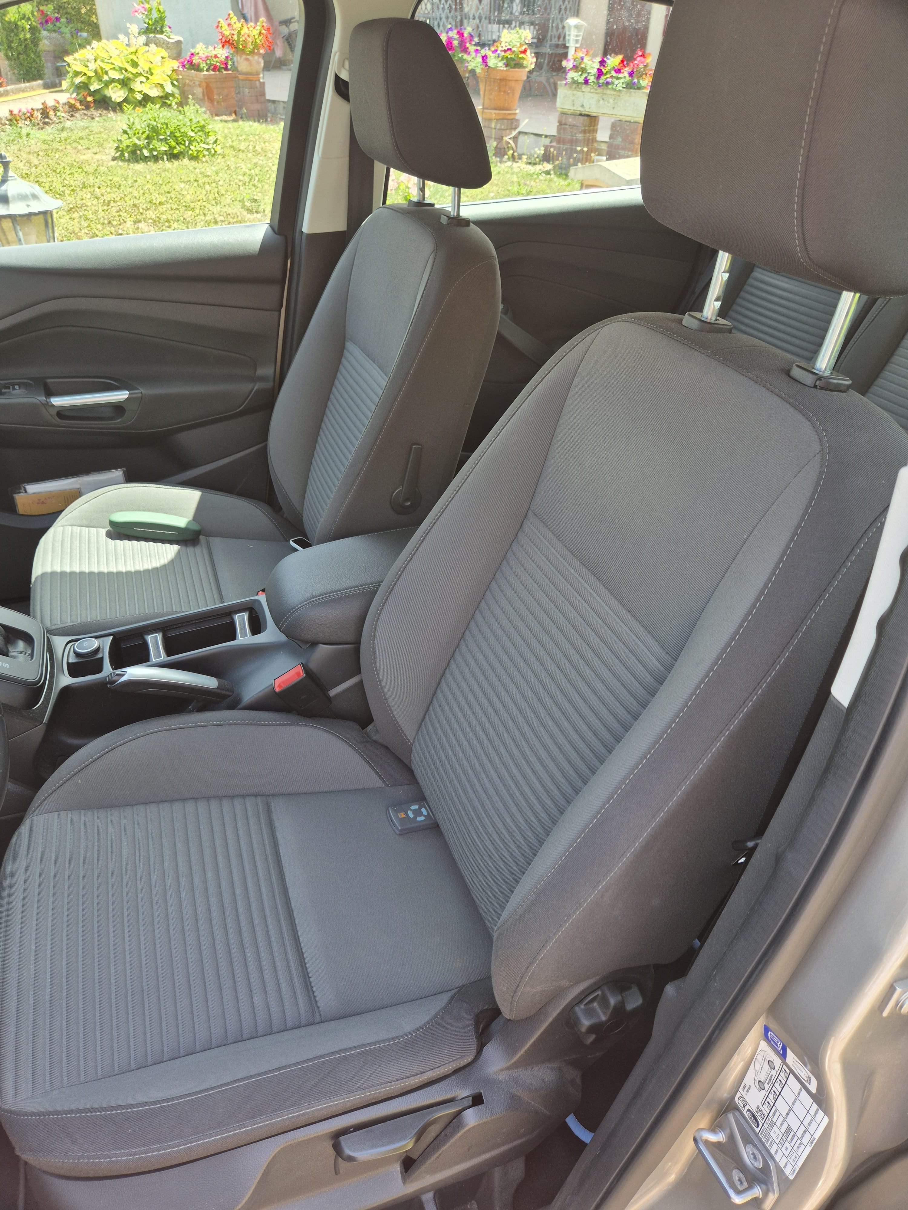 Ford C-Max avec Siège bébé