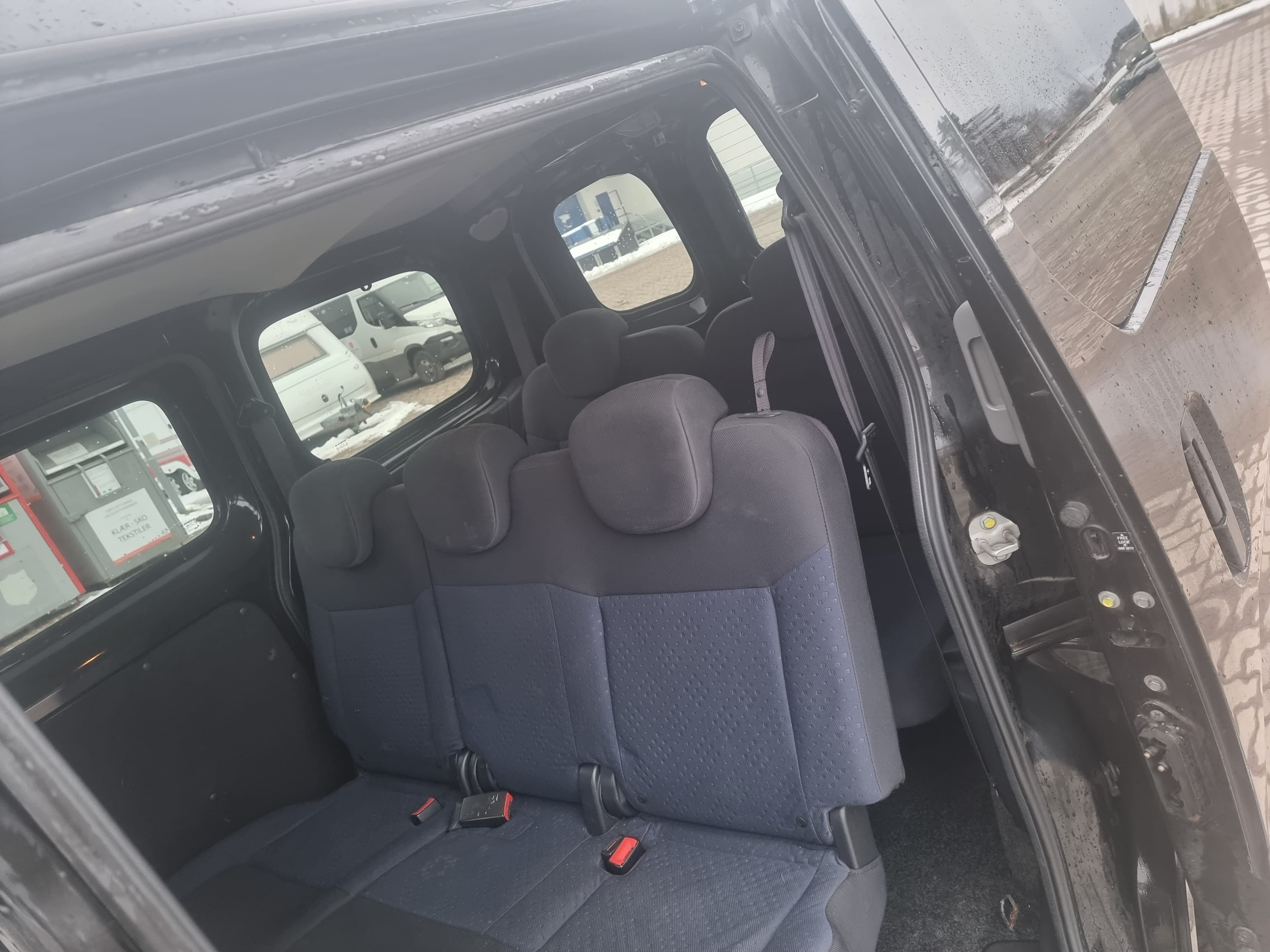 Nissan NV200 med Babysete