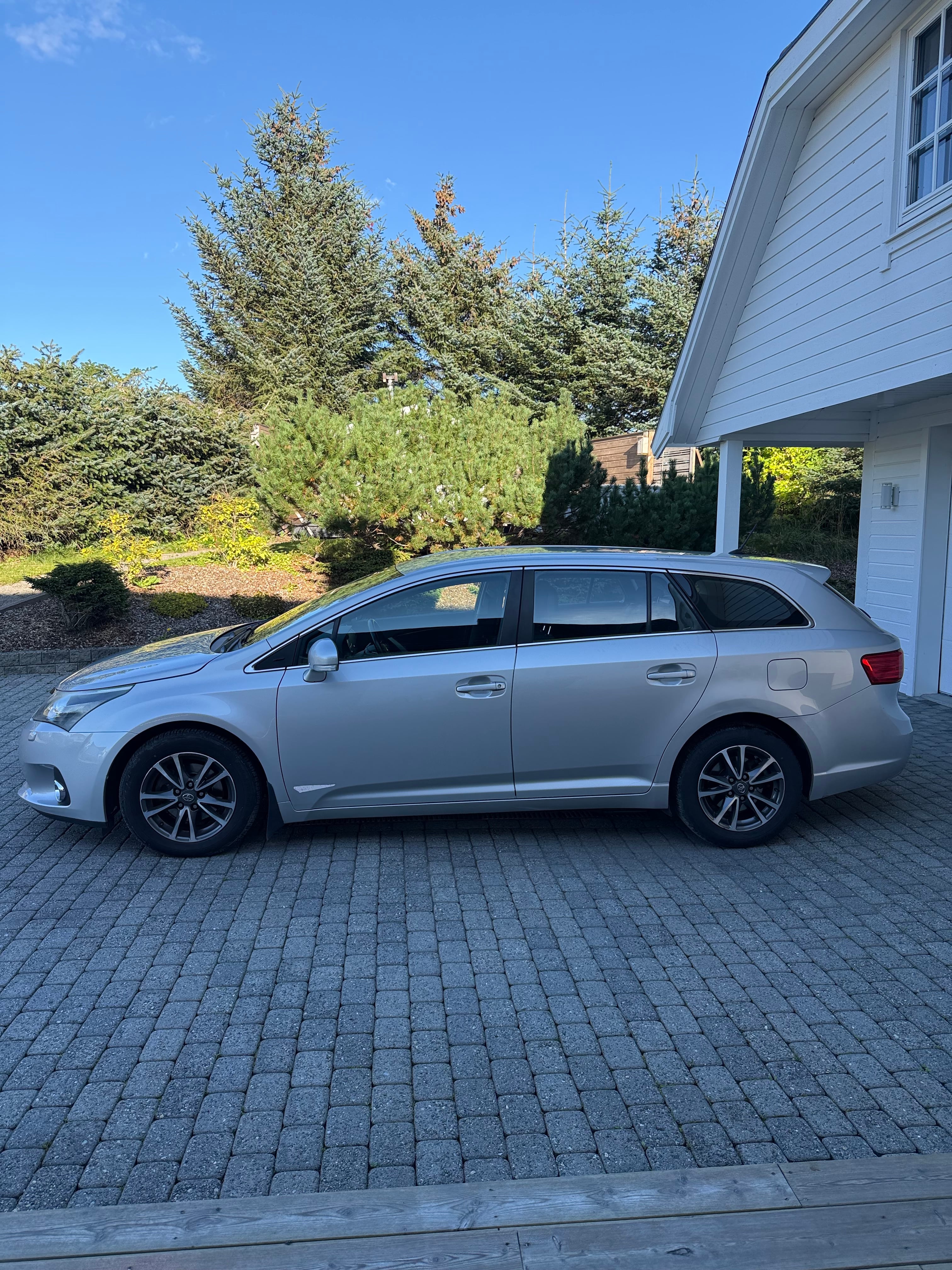 Toyota Avensis with Air conditioning